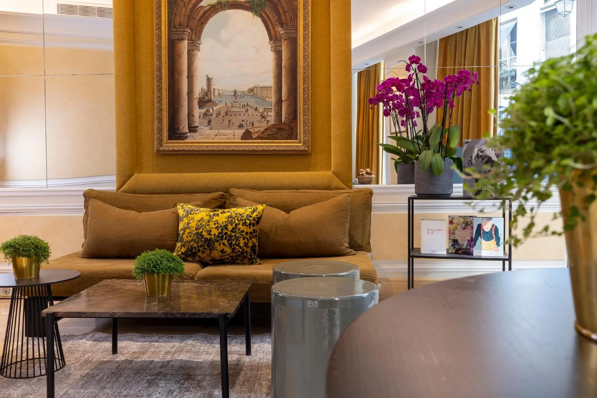 Property building in Hôtel Le Regent Paris