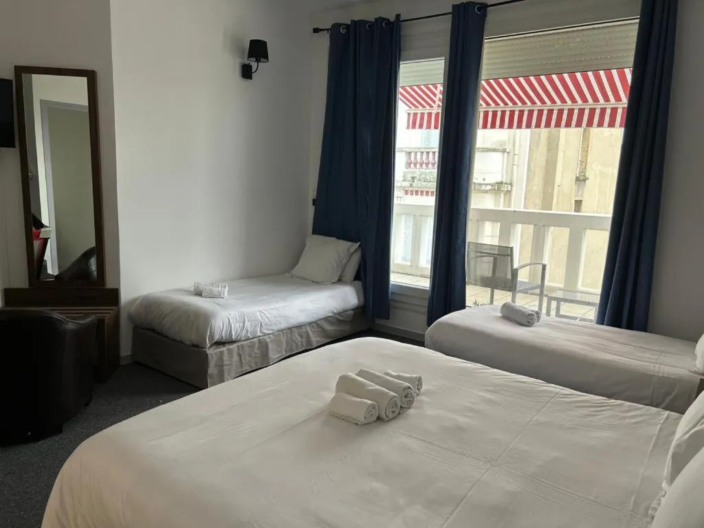 Bed in Hotel Moderne Vichy Soirée étape