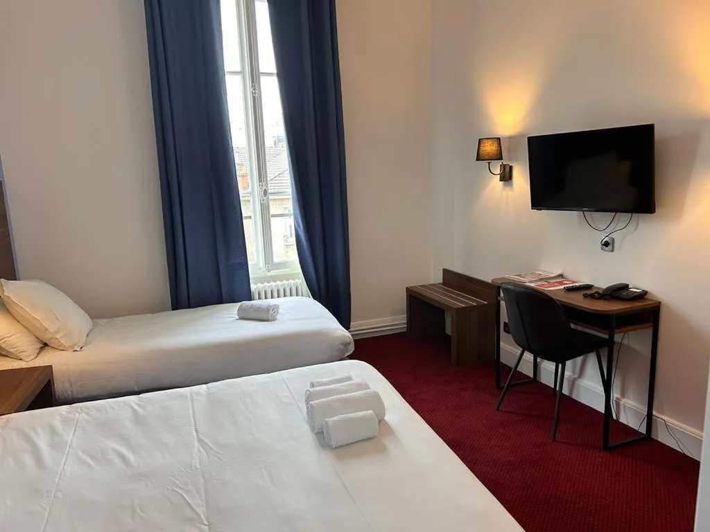 Bed in Hotel Moderne Vichy Soirée étape