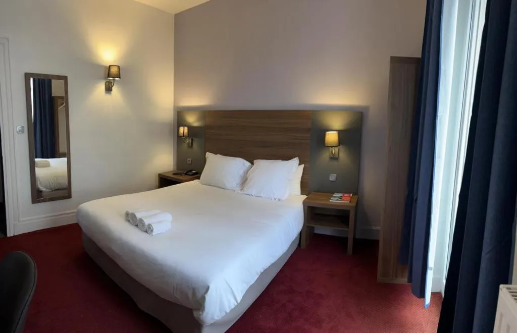 Bed in Hotel Moderne Vichy Soirée étape