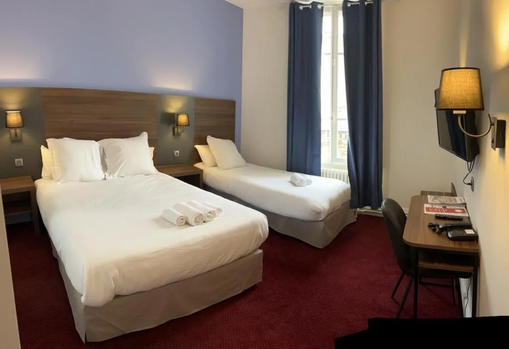 Bed in Hotel Moderne Vichy Soirée étape