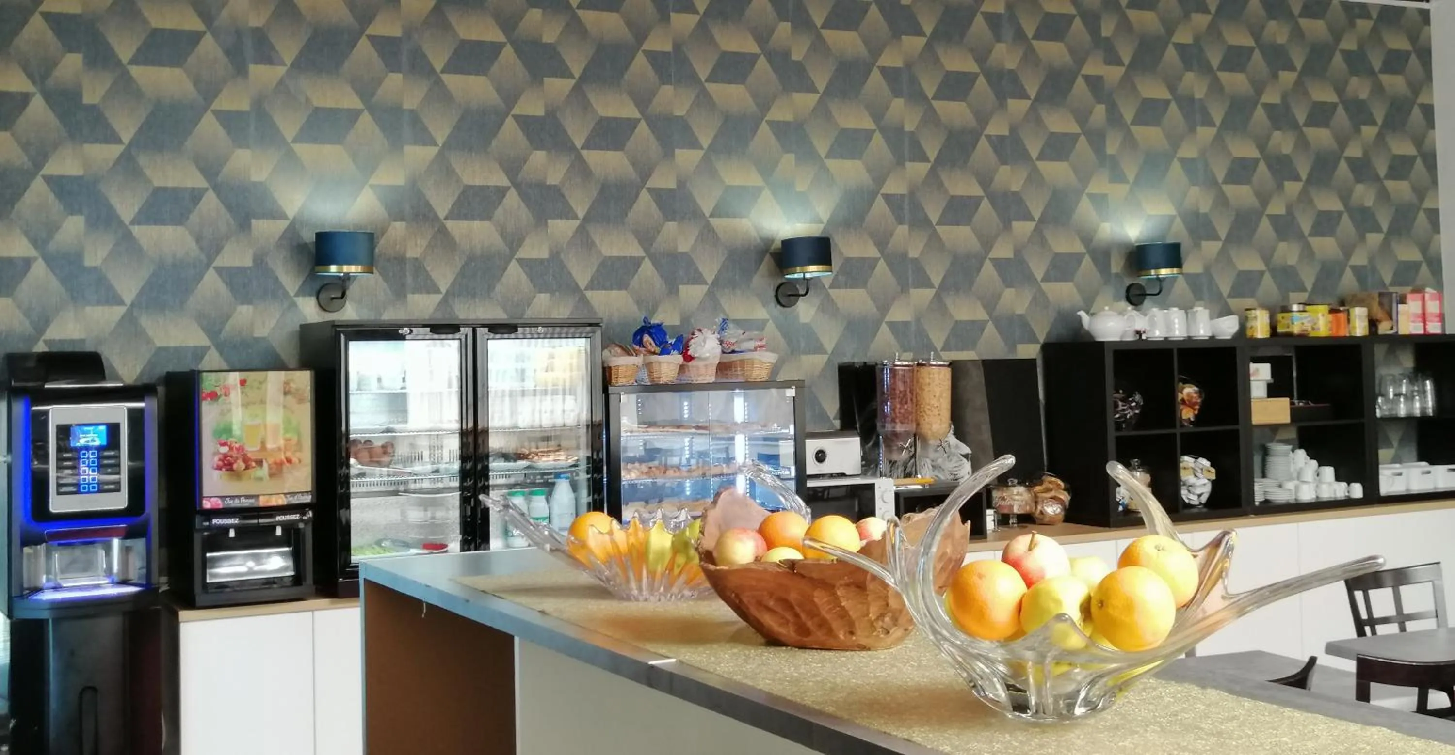 Buffet breakfast in Hotel Moderne Vichy Soirée étape