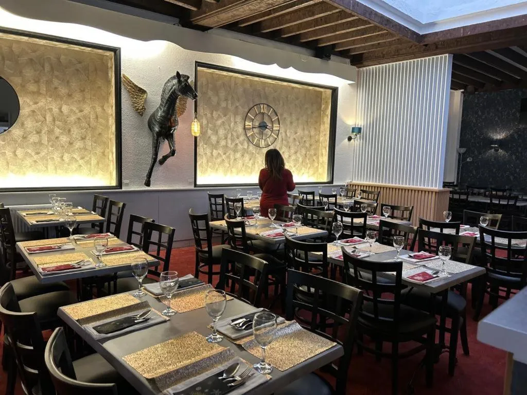 Restaurant/places to eat in Hotel Moderne Vichy Soirée étape