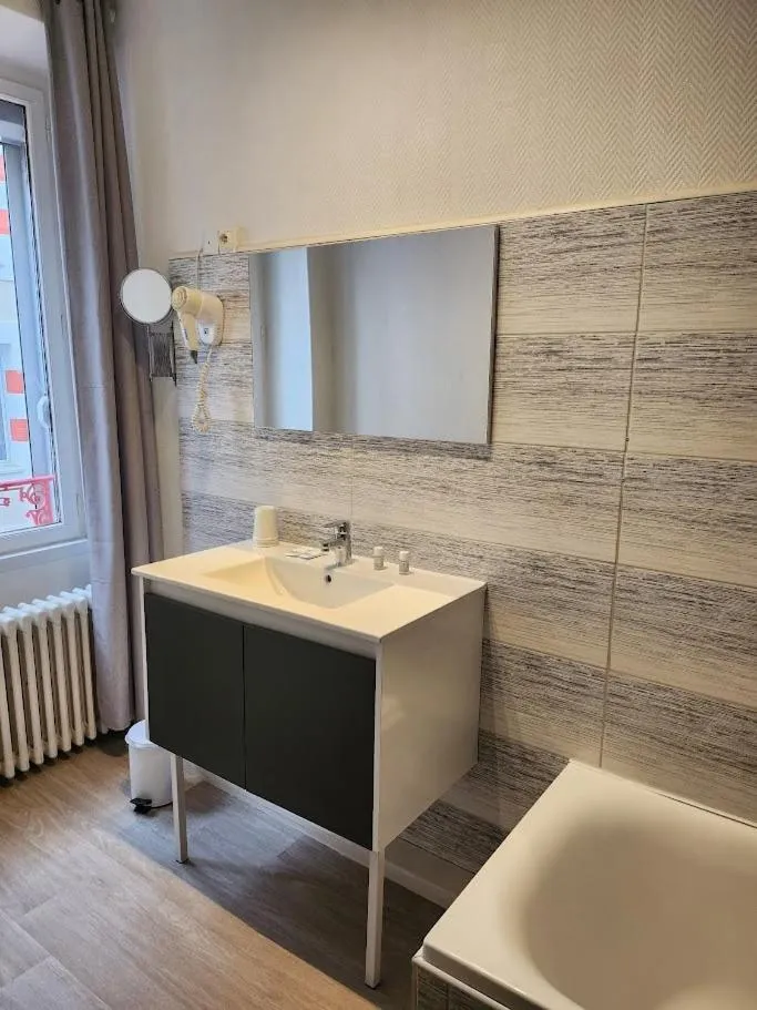 Bathroom in Ariane Hôtel