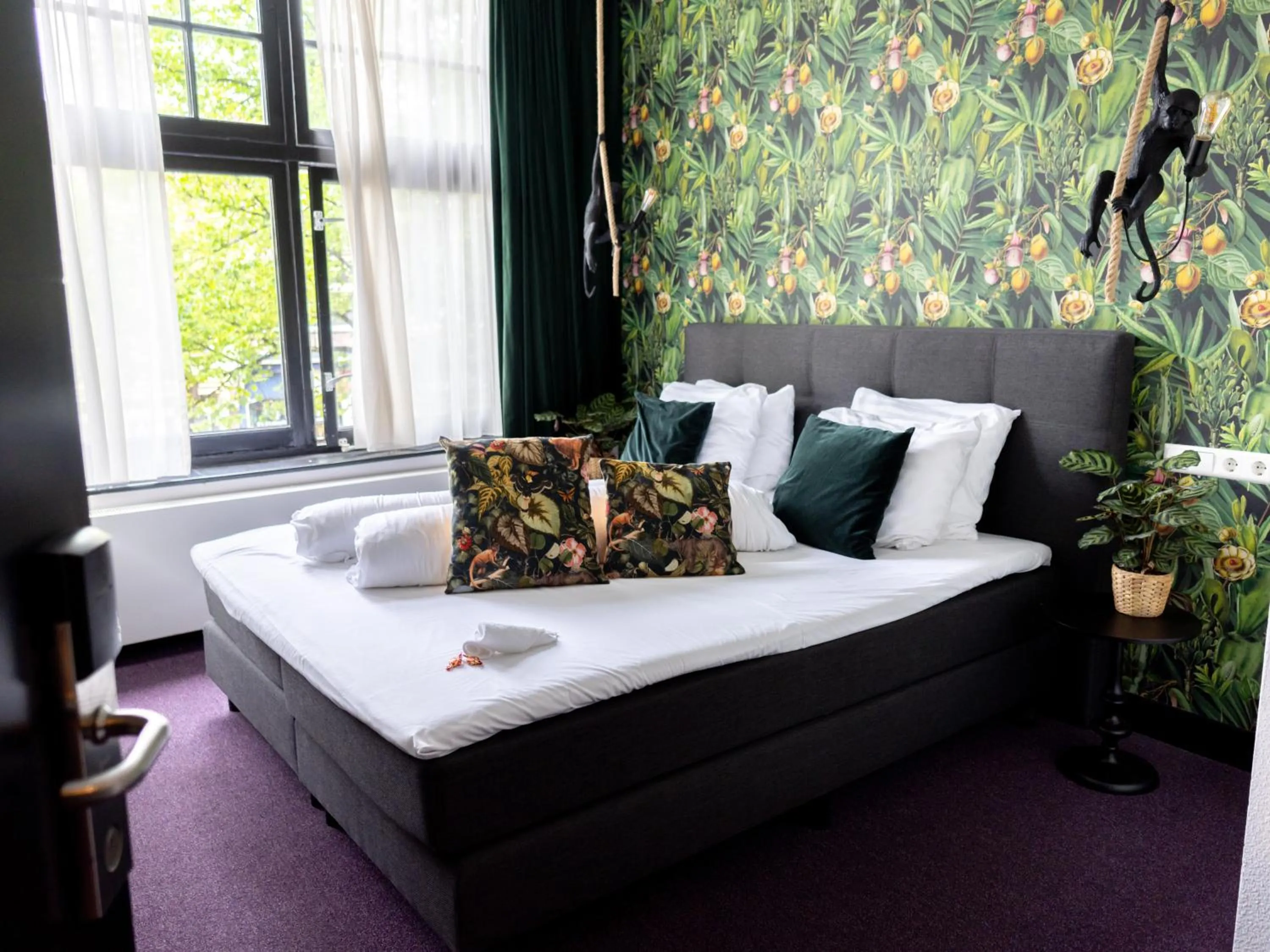 Bed in Wolf Hotel Kitchen & Bar