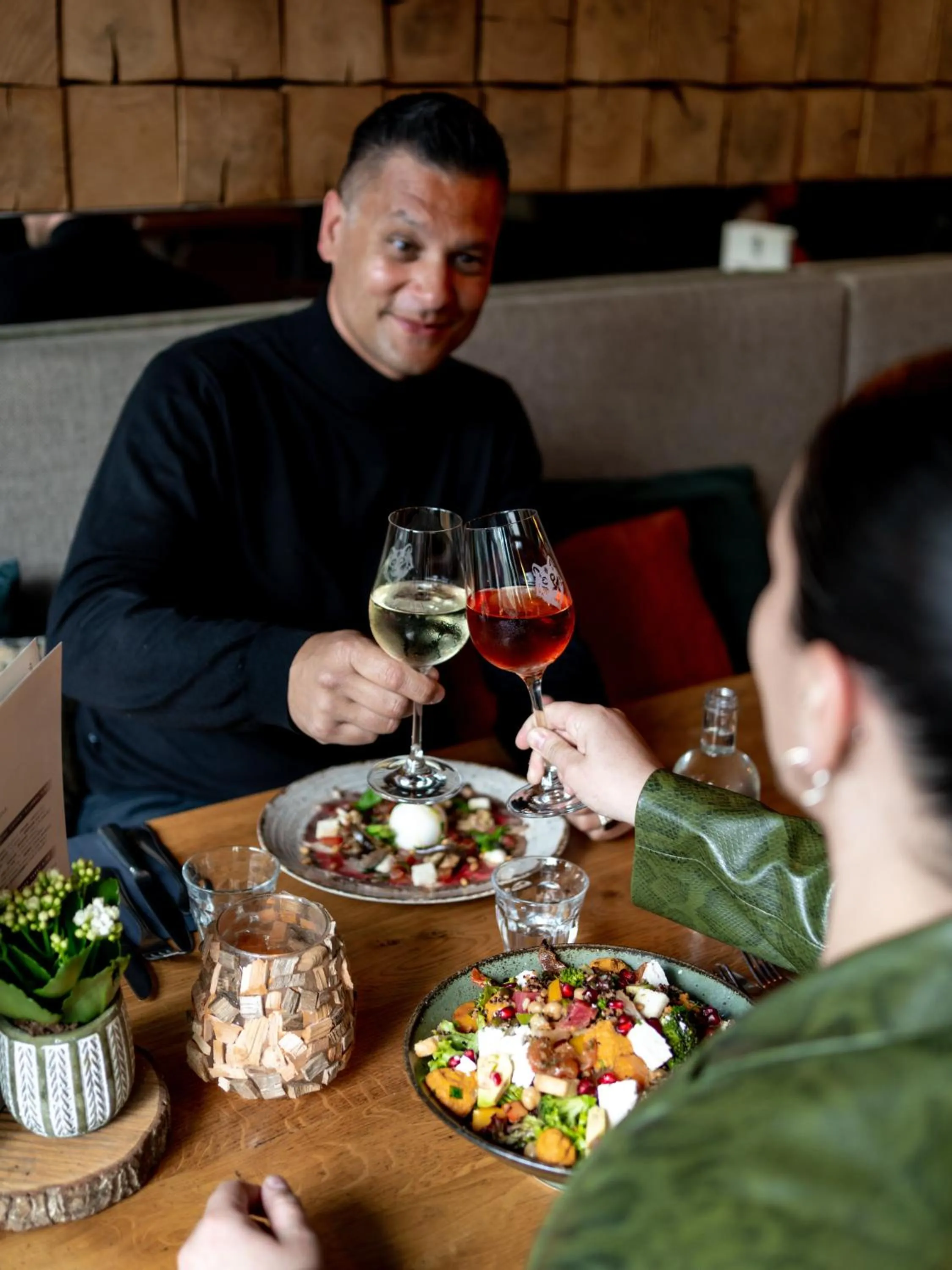 Restaurant/places to eat in Wolf Hotel Kitchen & Bar