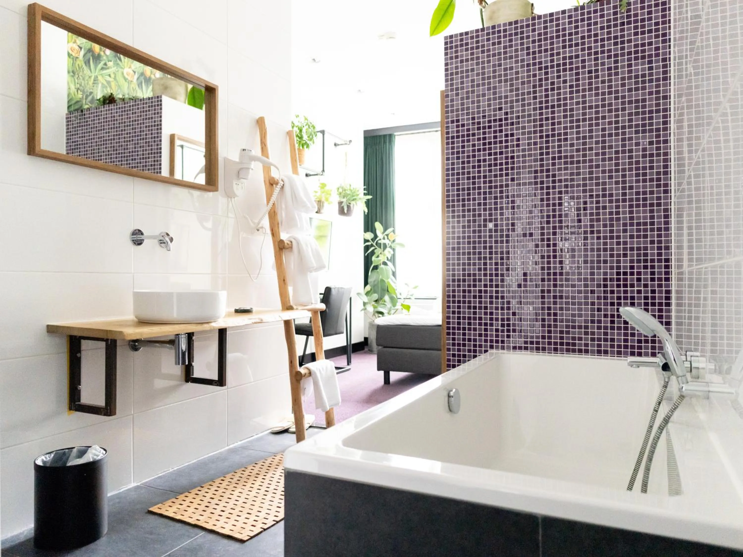 Bathroom in Wolf Hotel Kitchen & Bar