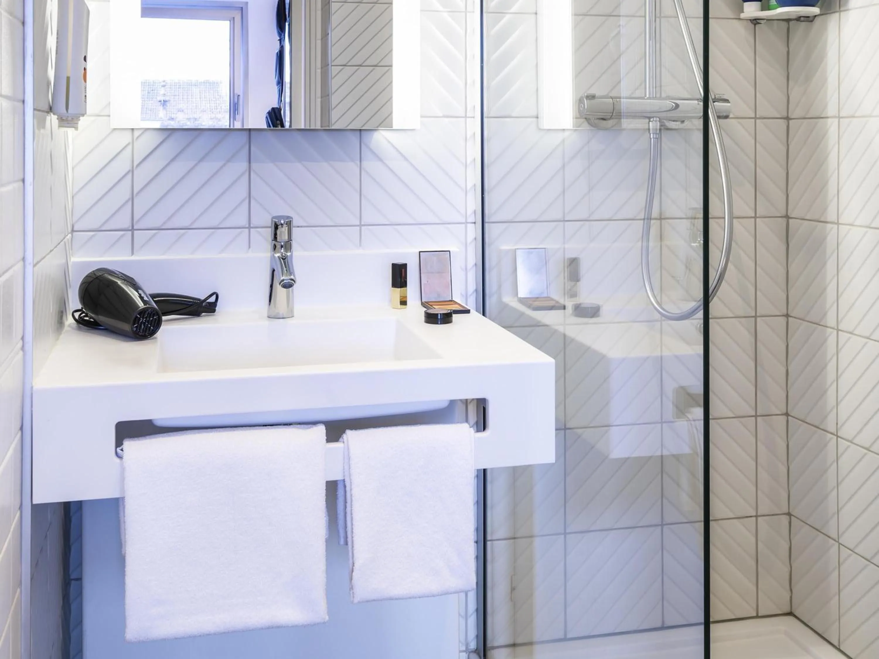 Bedroom in ibis Styles Sceaux Paris Sud