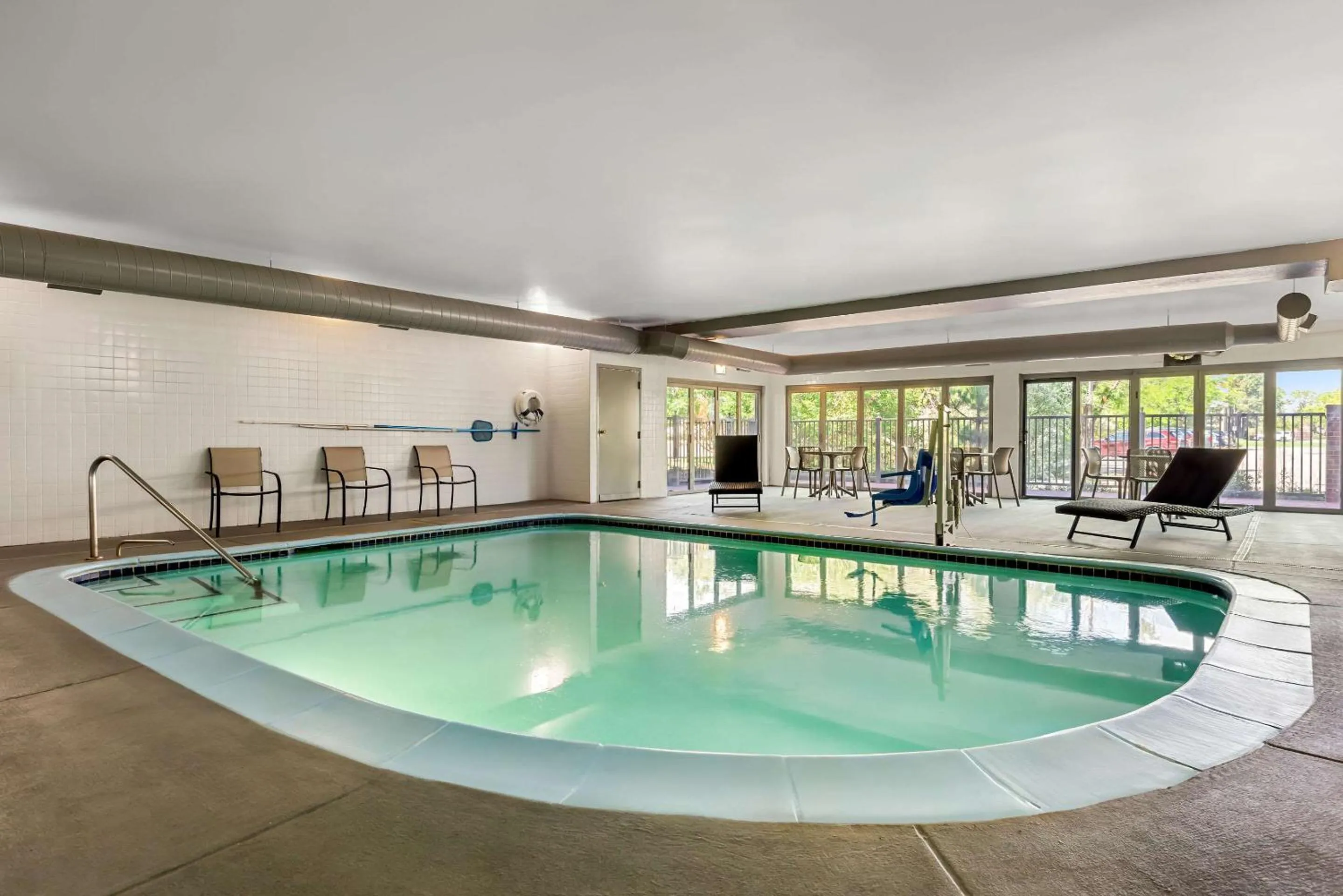 Swimming pool in Comfort Suites Denver North - Westminster