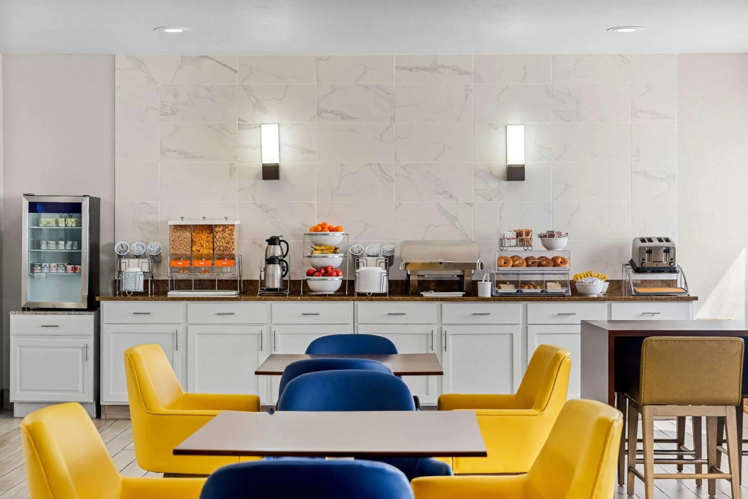 Breakfast in Comfort Suites Denver North - Westminster