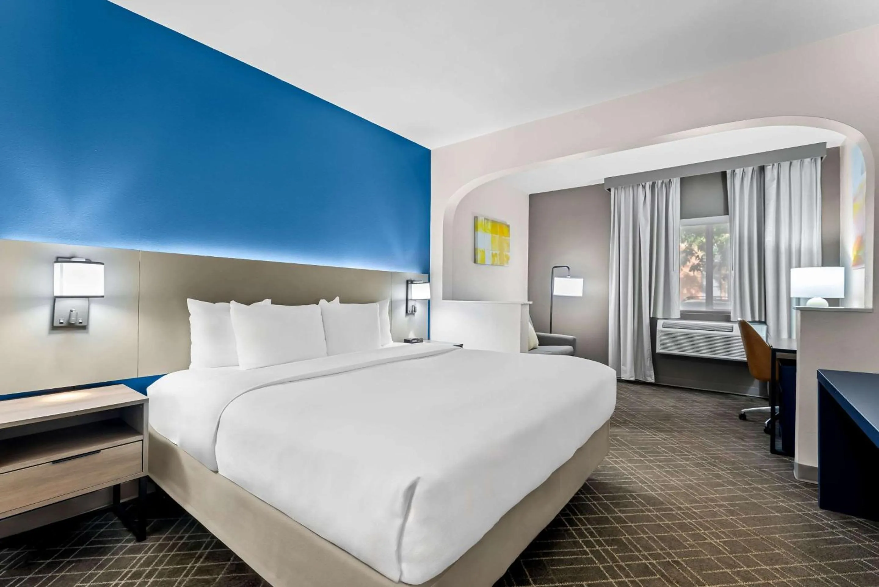 Bedroom, Bed in Comfort Suites Denver North - Westminster