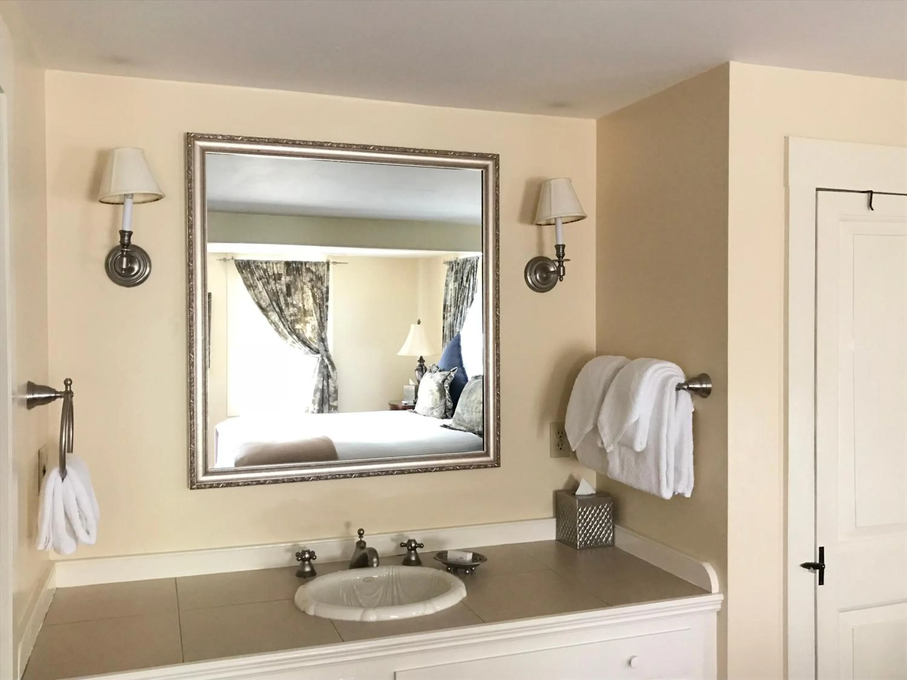 Admiral Farragut Inn