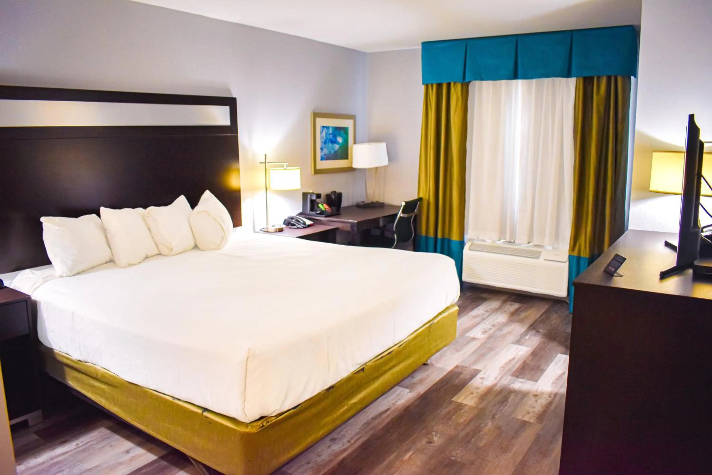 Bed in Baymont by Wyndham Midland Center