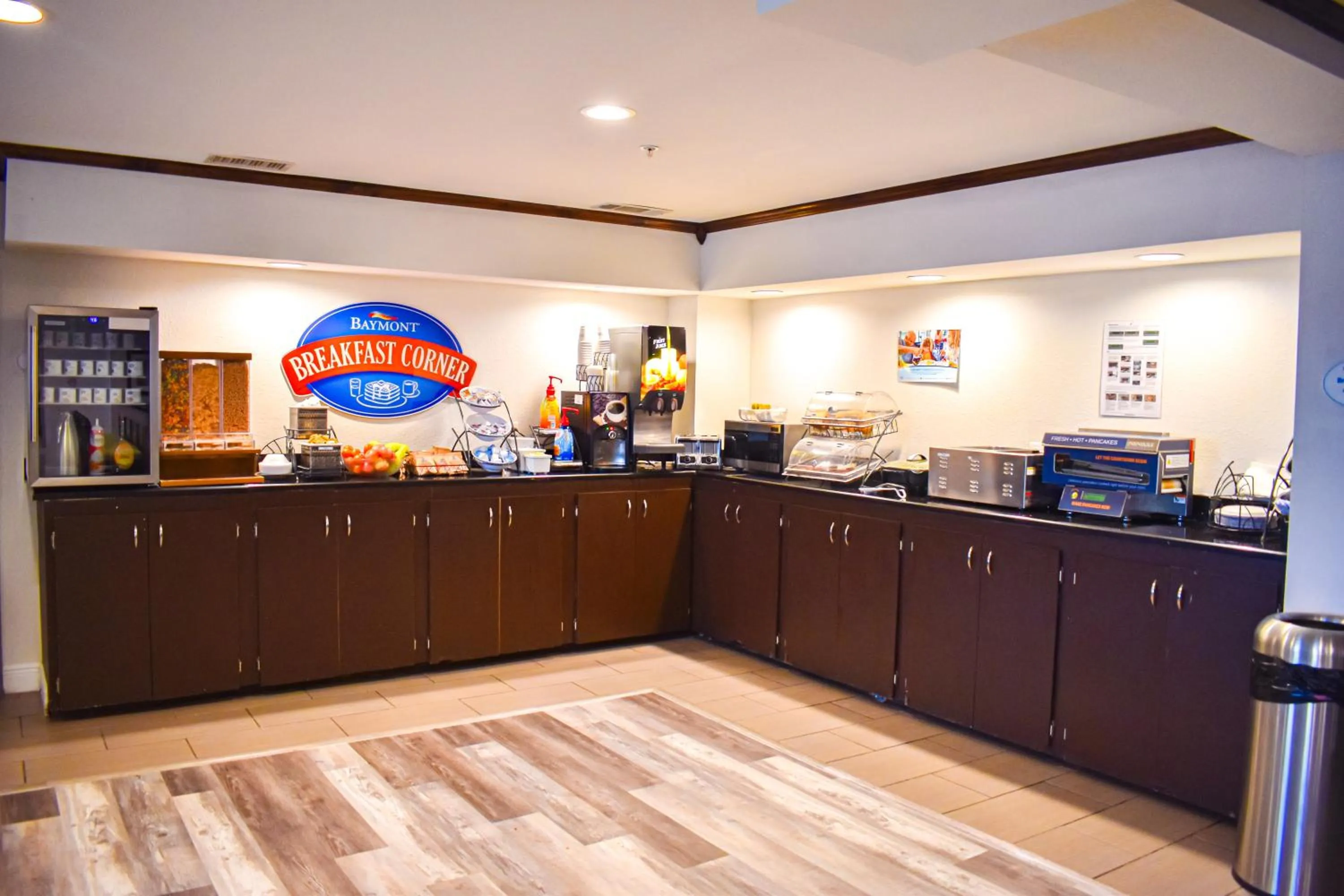 Coffee/tea facilities in Baymont by Wyndham Midland Center