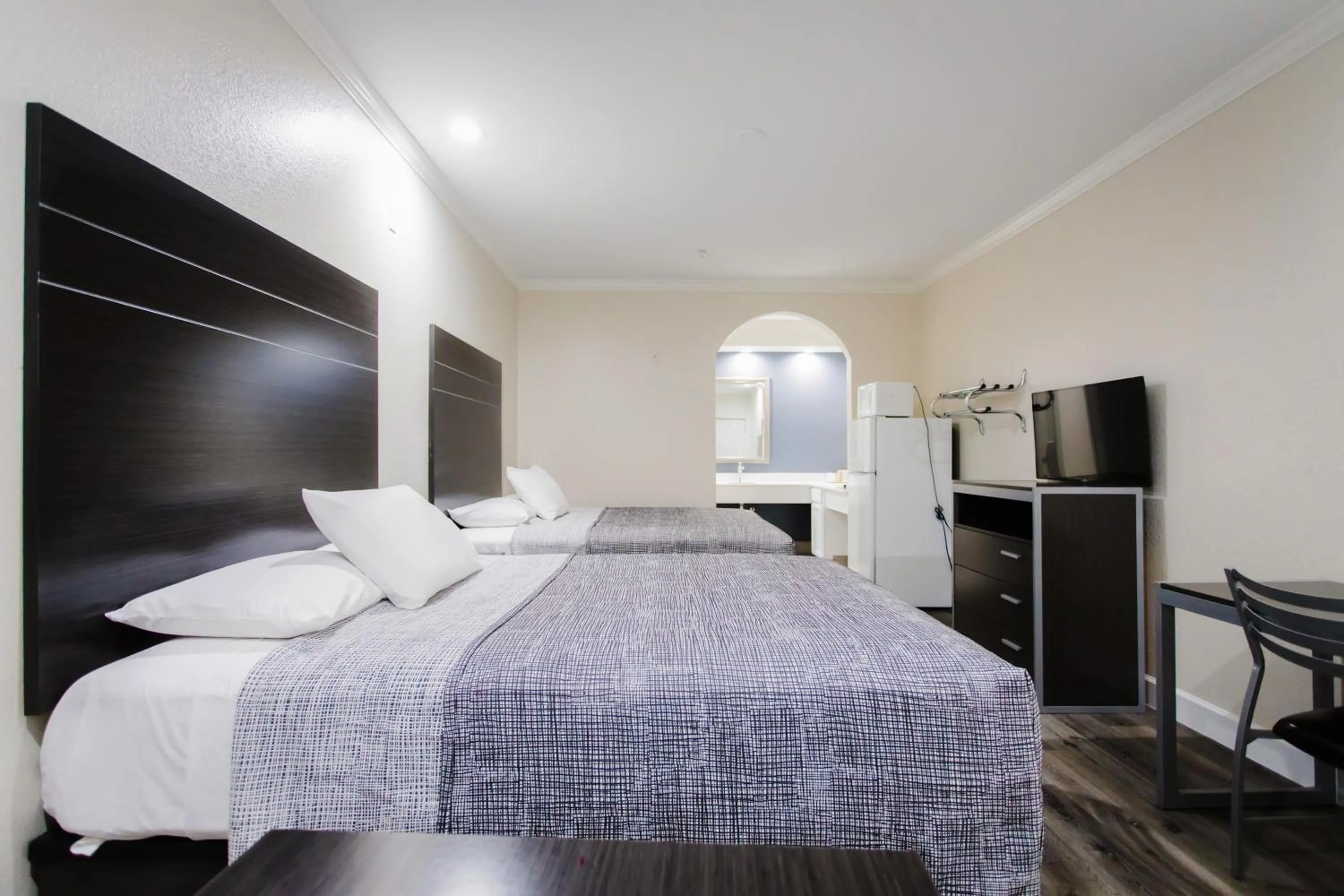 Kitchenette Suite - Smoking in Palace Inn TX-249