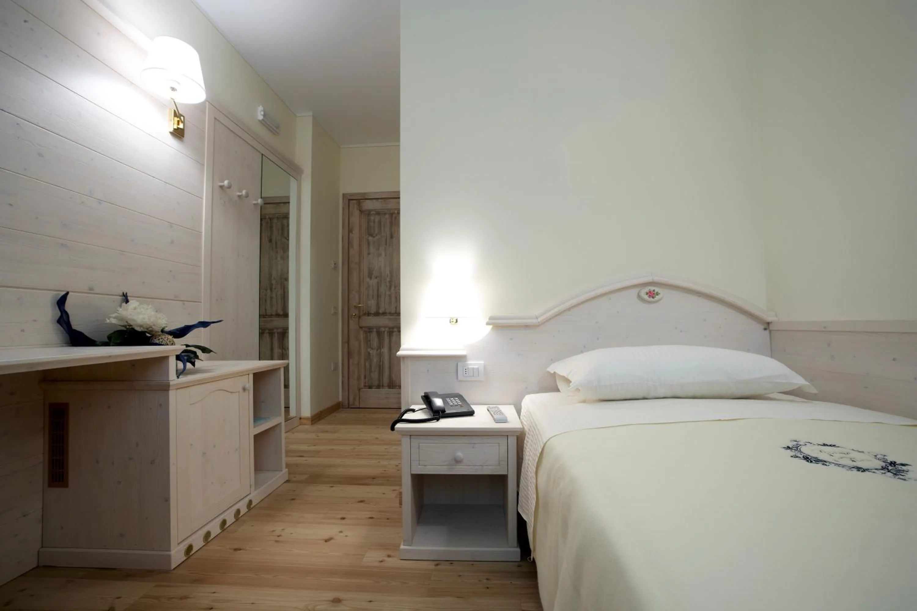 Bedroom, Bed in Giorgio e Flora Ristorante e Locanda