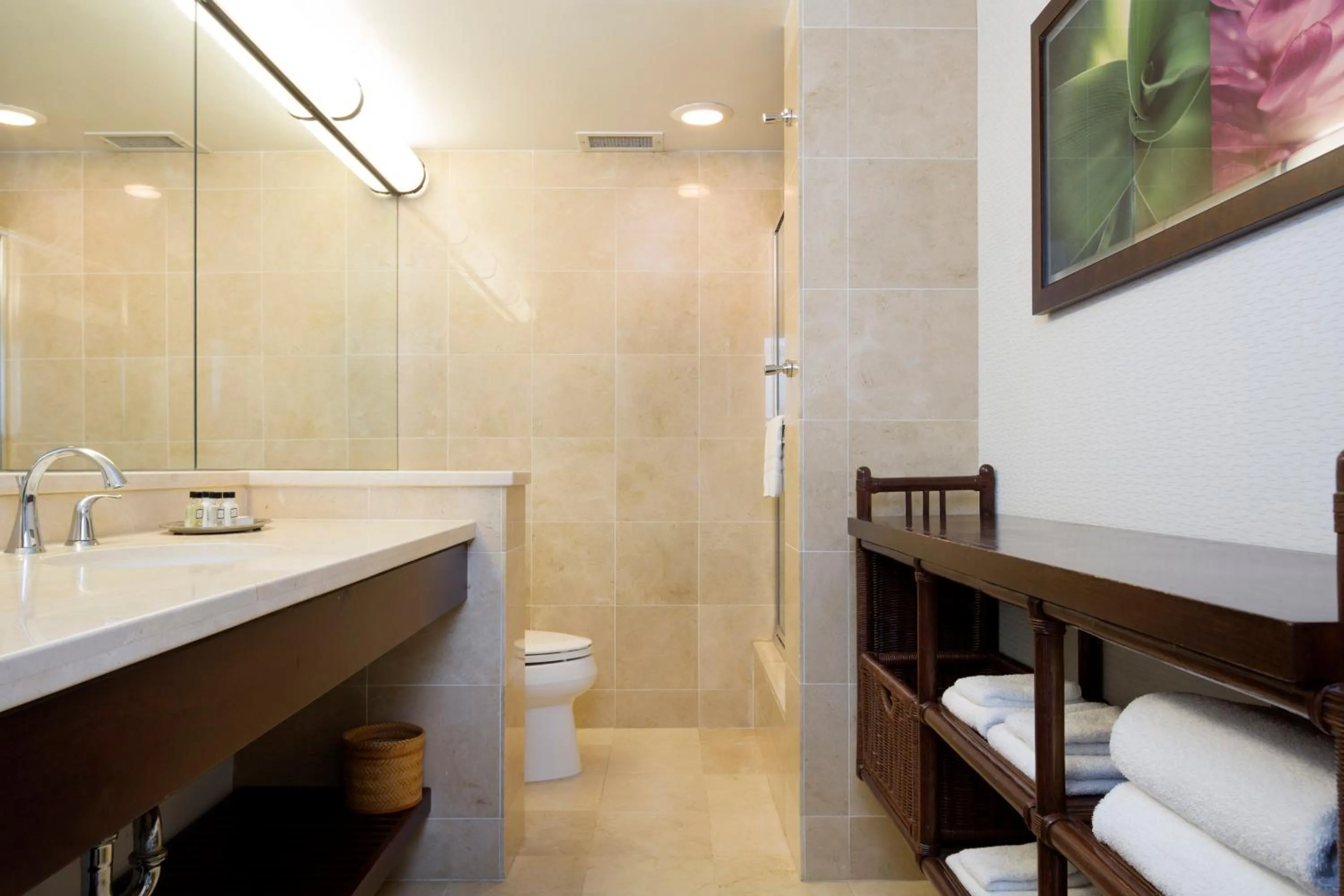 Bathroom in Lotus Honolulu at Diamond Head