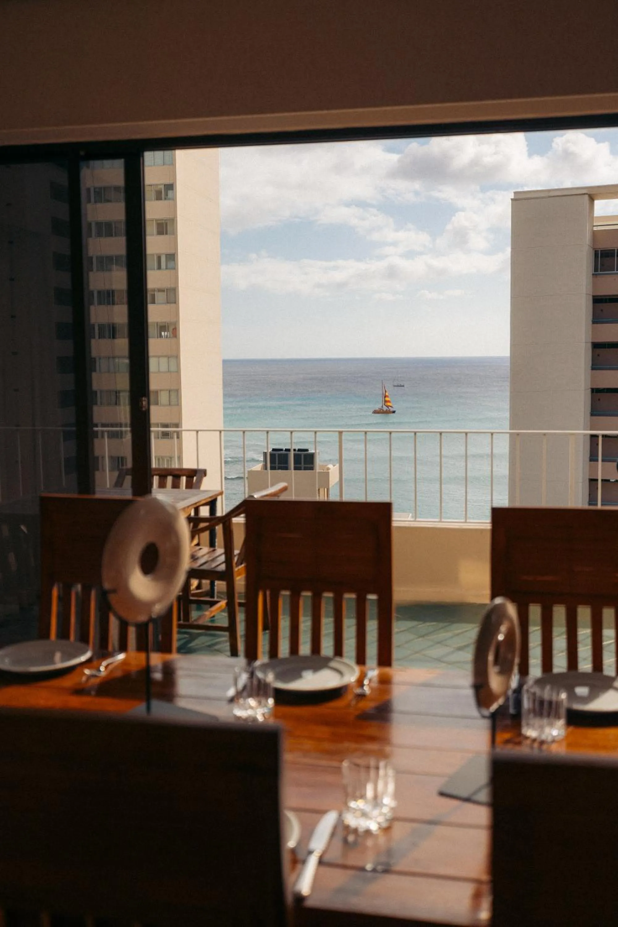 Dining area in Lotus Honolulu at Diamond Head