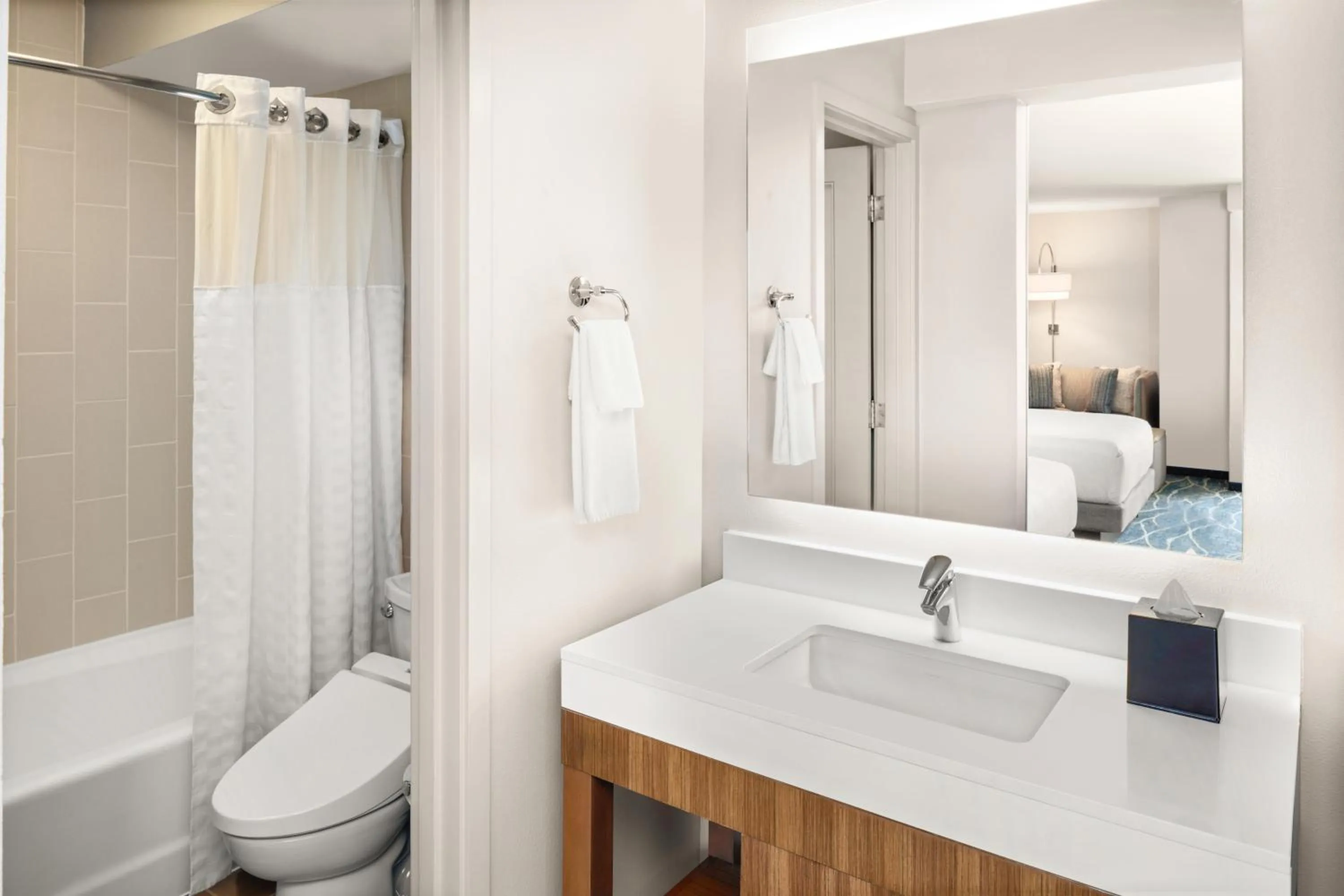 Toilet in Hyatt Place Waikiki Beach