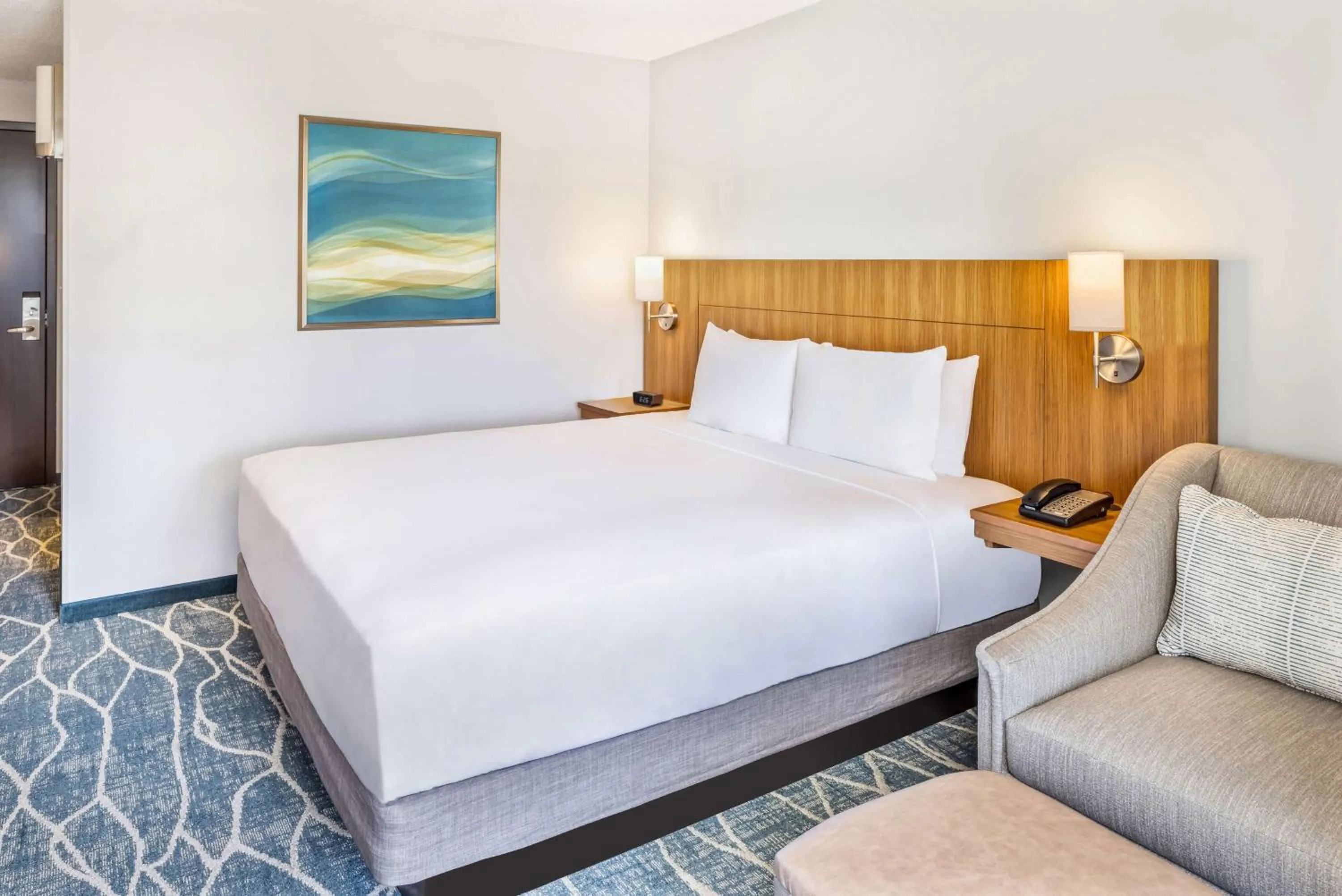 Bedroom, Bed in Hyatt Place Waikiki Beach