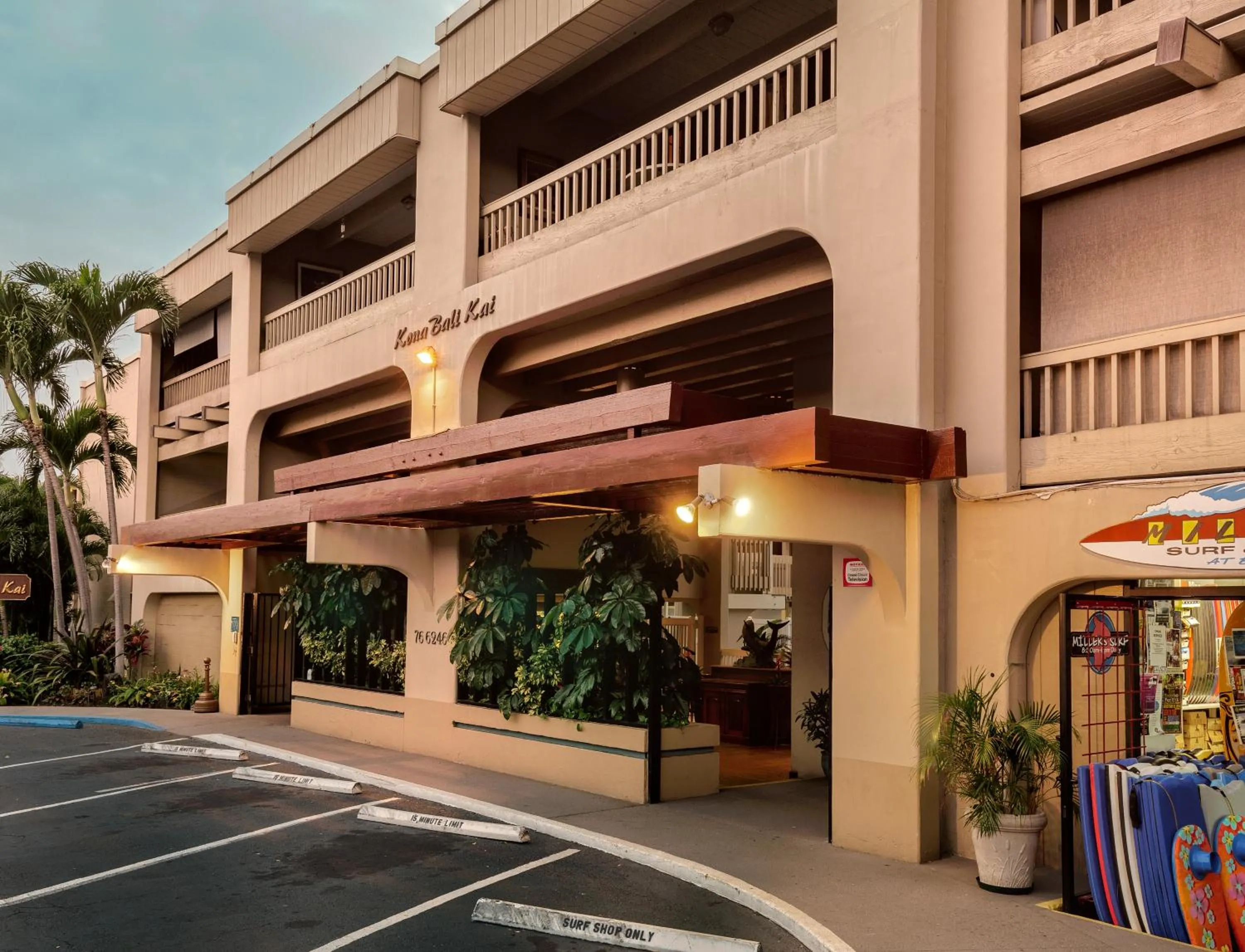 On-site shops in Castle Kona Bali Kai