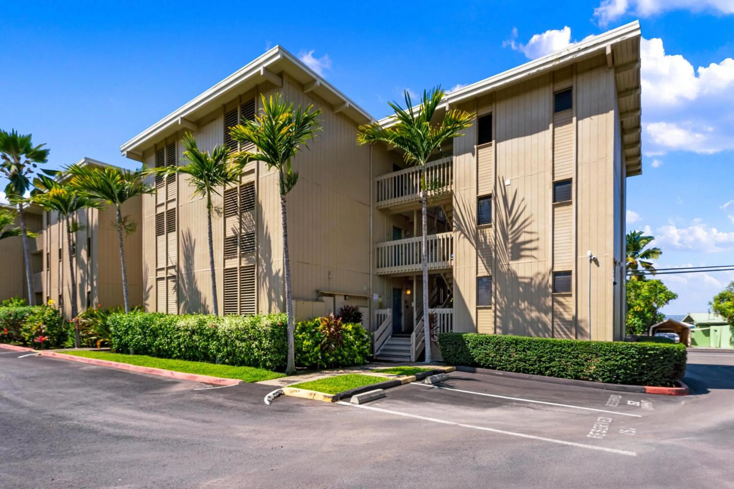 Property building in Castle Kona Bali Kai