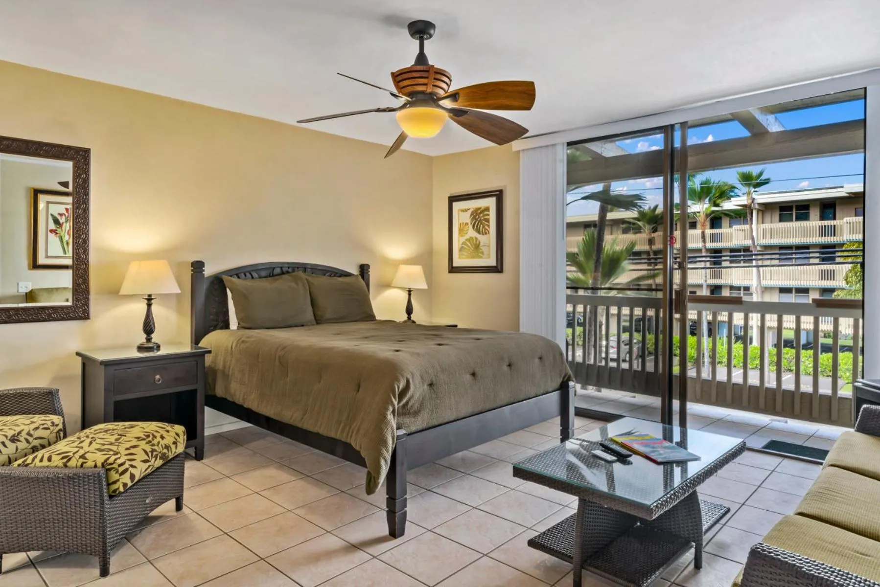 Property building, Bed in Castle Kona Bali Kai