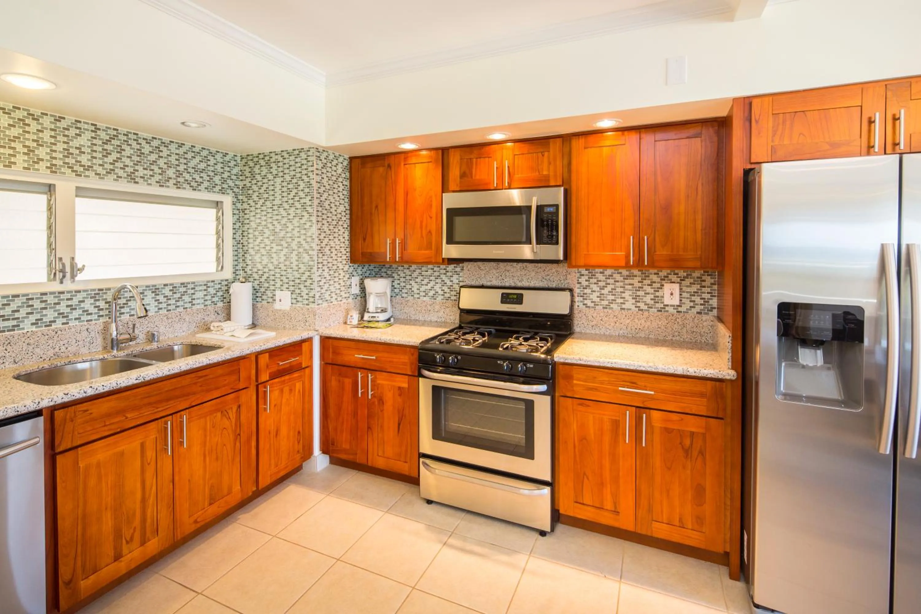 kitchen in Castle Waikīkī Shore