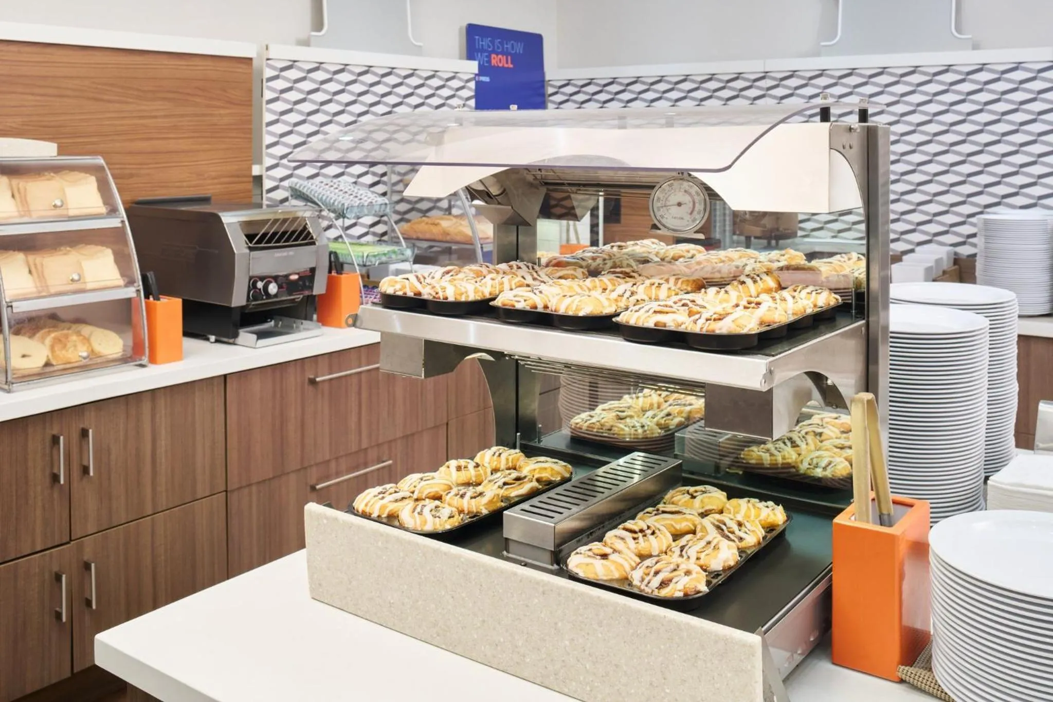 Restaurant/places to eat in Holiday Inn Express Waikiki by IHG