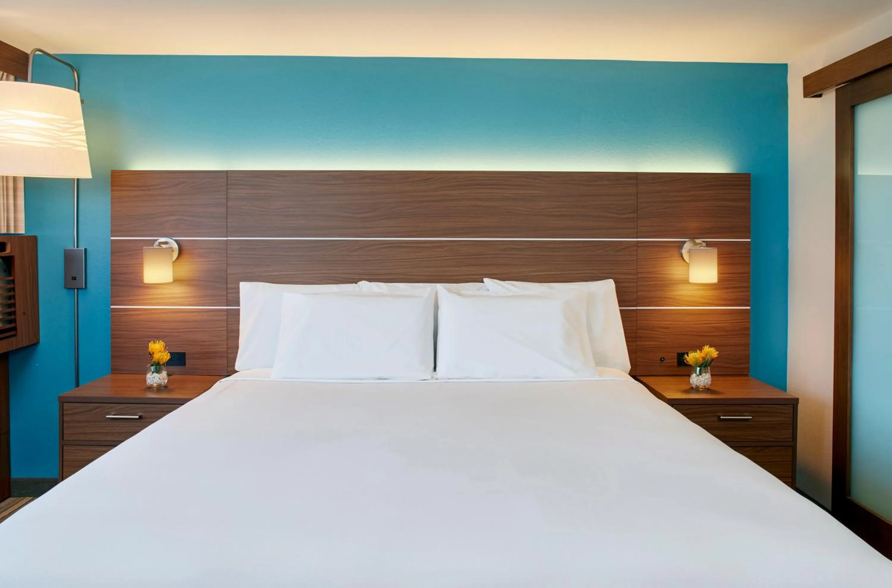 Photo of the whole room, Bed in Holiday Inn Express Waikiki by IHG