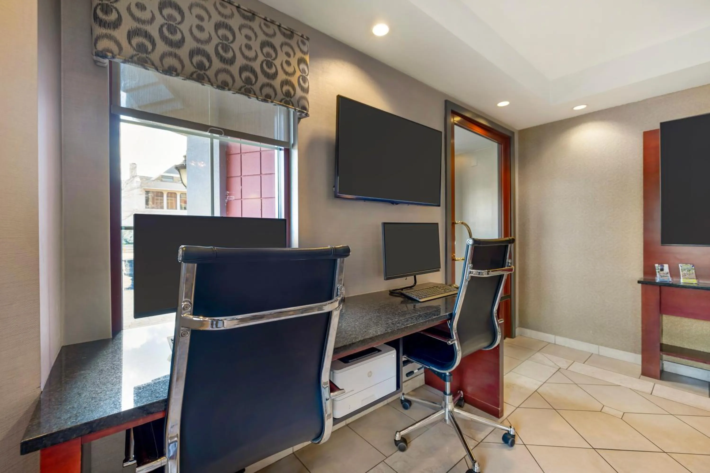 Lobby or reception in Best Western On The Avenue