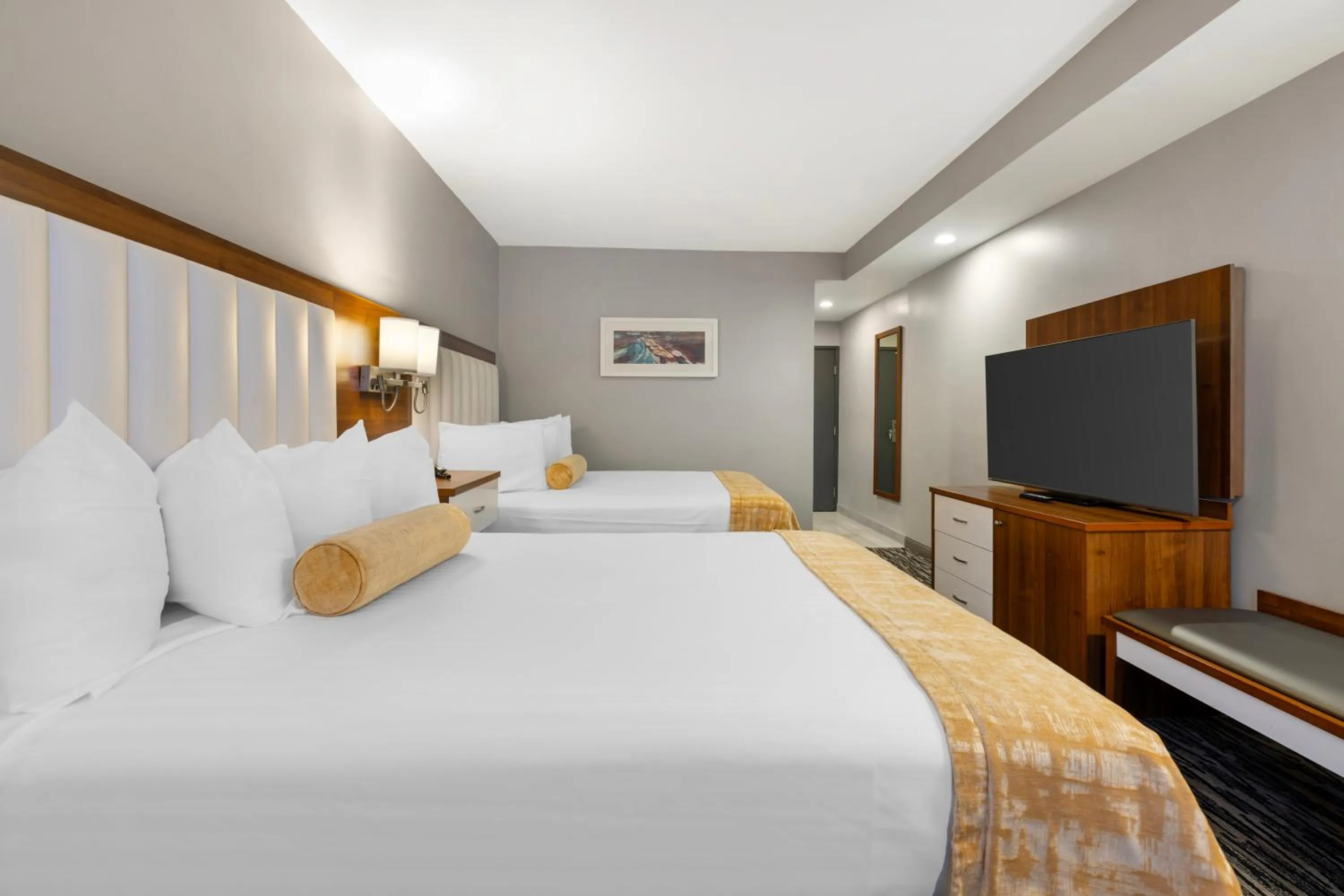 Bed in Best Western On The Avenue