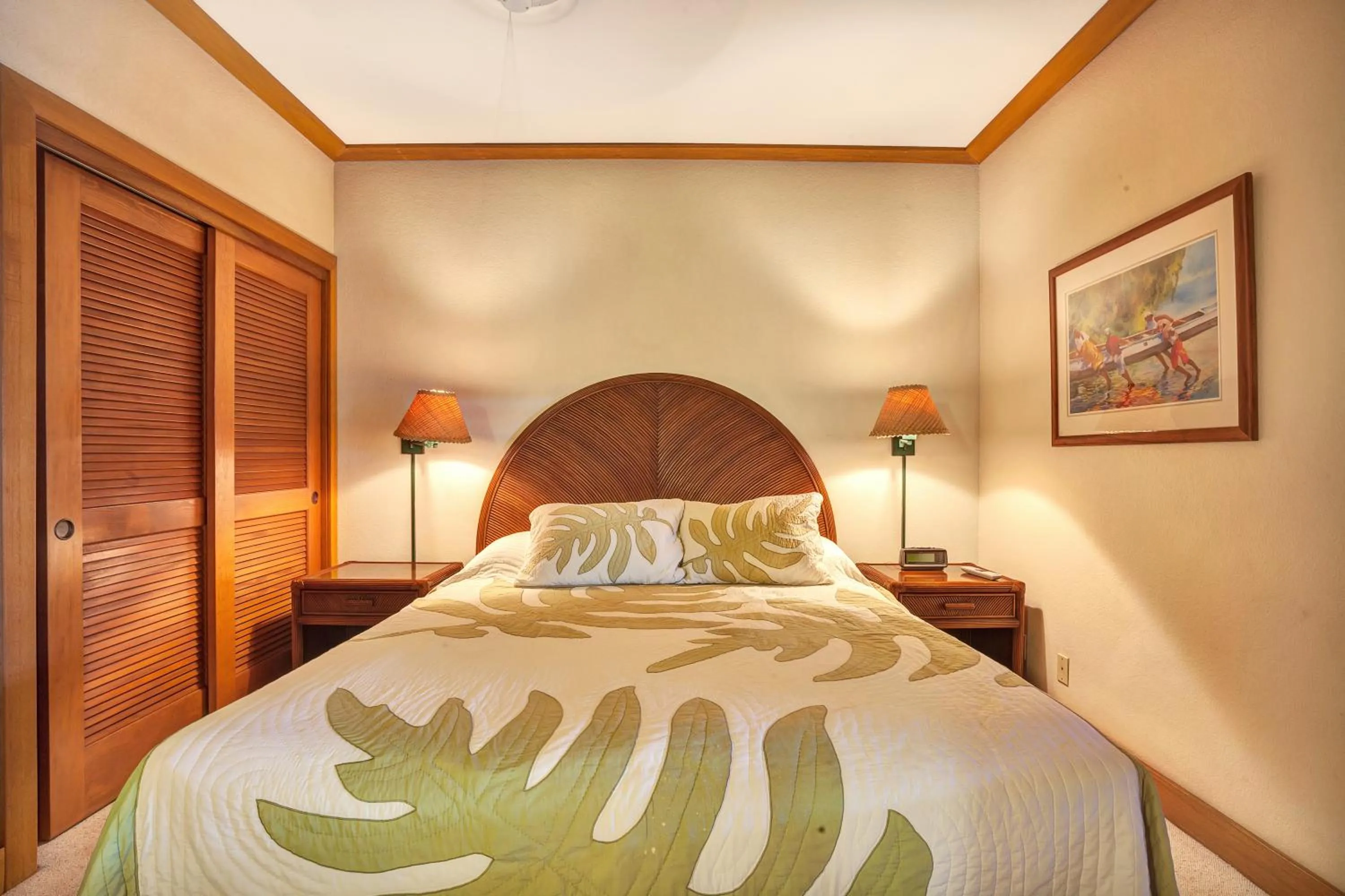 Bed in Kiahuna Plantation and Beach Bungalows by Castle