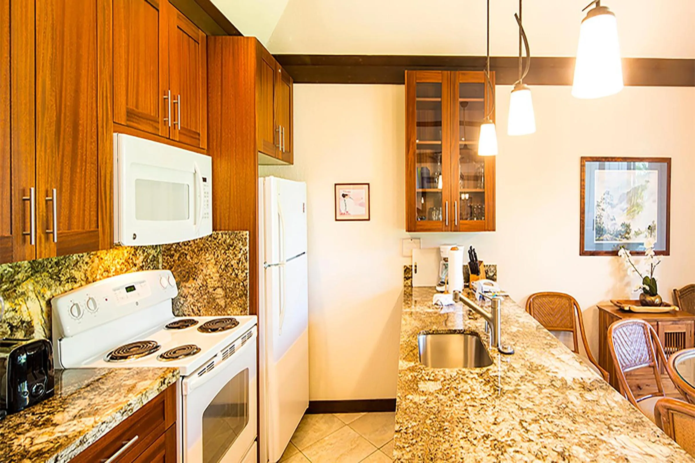 Kitchen or kitchenette in Kiahuna Plantation and Beach Bungalows by Castle
