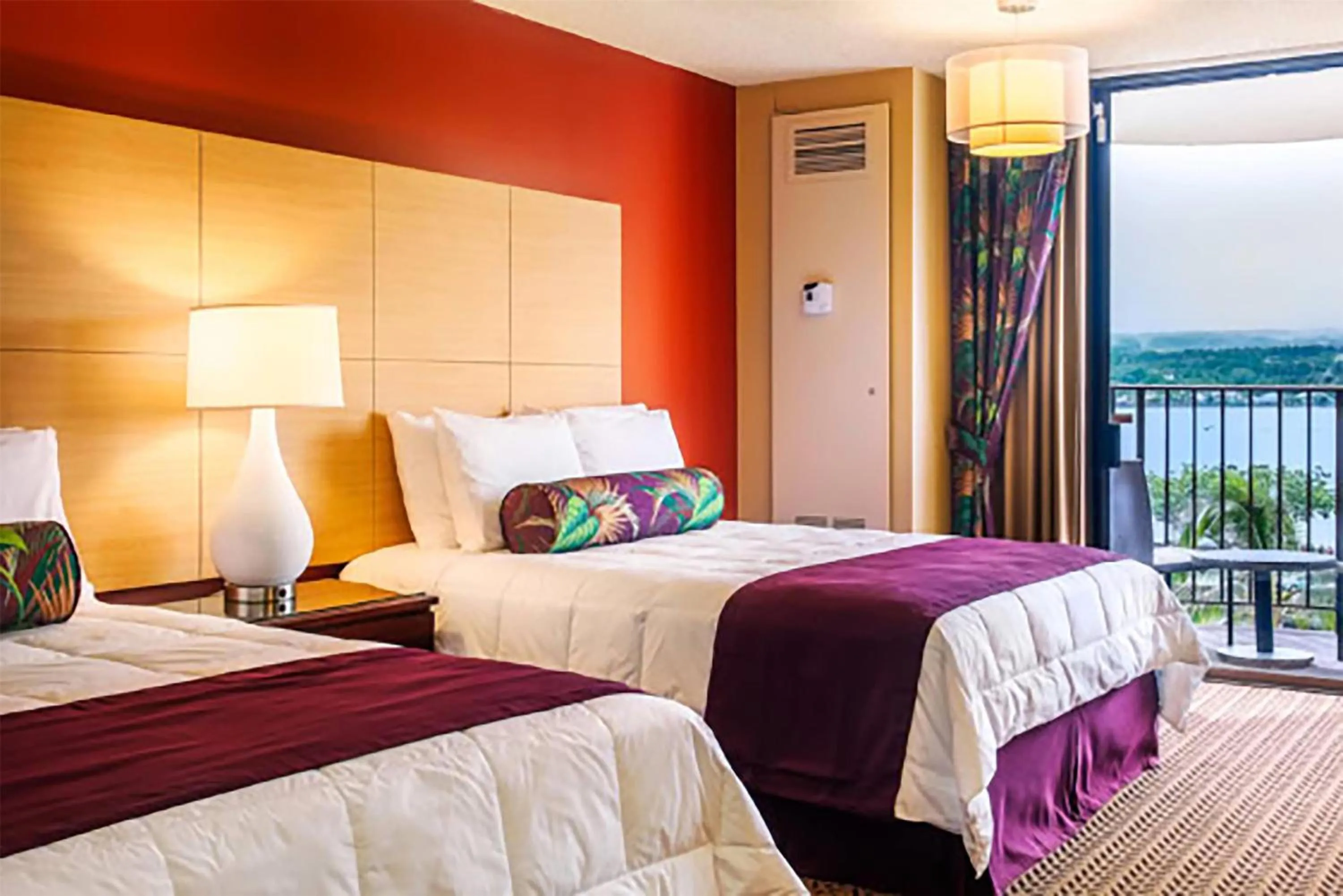 Photo of the whole room, Bed in Hilo Hawaiian Hotel, Trademark Collection by Wyndham