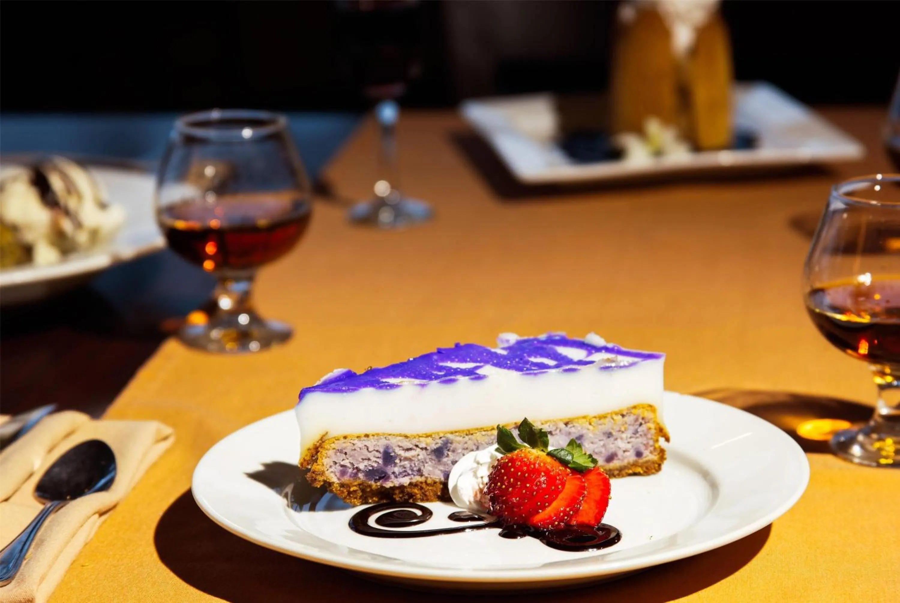 Restaurant/places to eat in Hilo Hawaiian Hotel, Trademark Collection by Wyndham