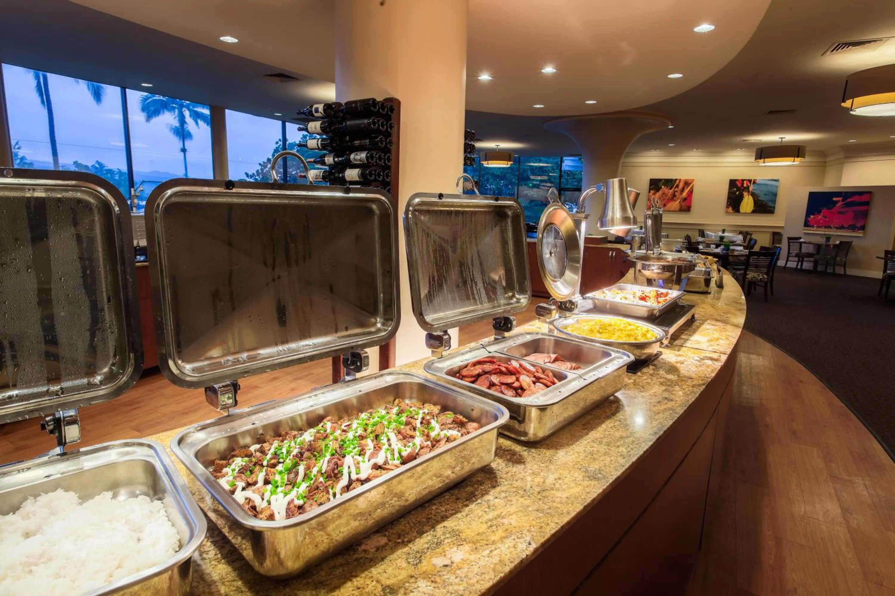 Restaurant/places to eat in Hilo Hawaiian Hotel, Trademark Collection by Wyndham