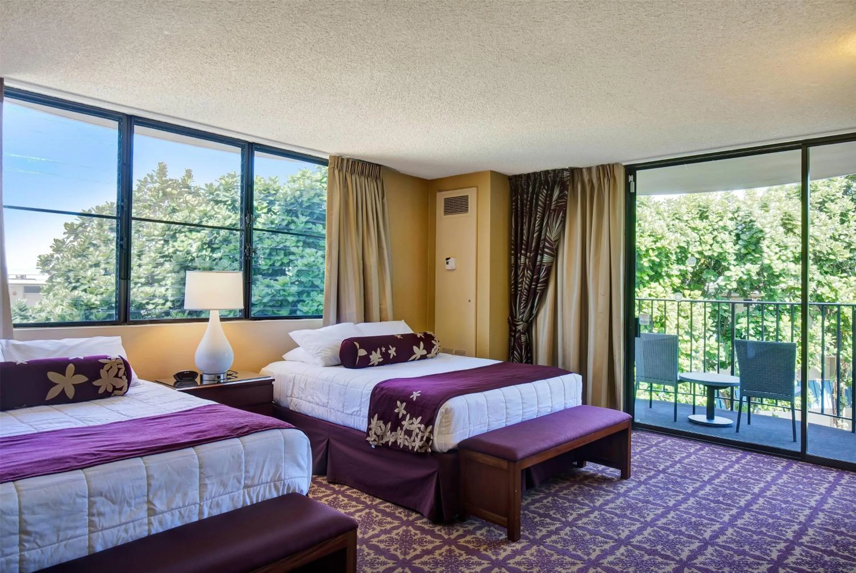 Photo of the whole room, Bed in Hilo Hawaiian Hotel, Trademark Collection by Wyndham