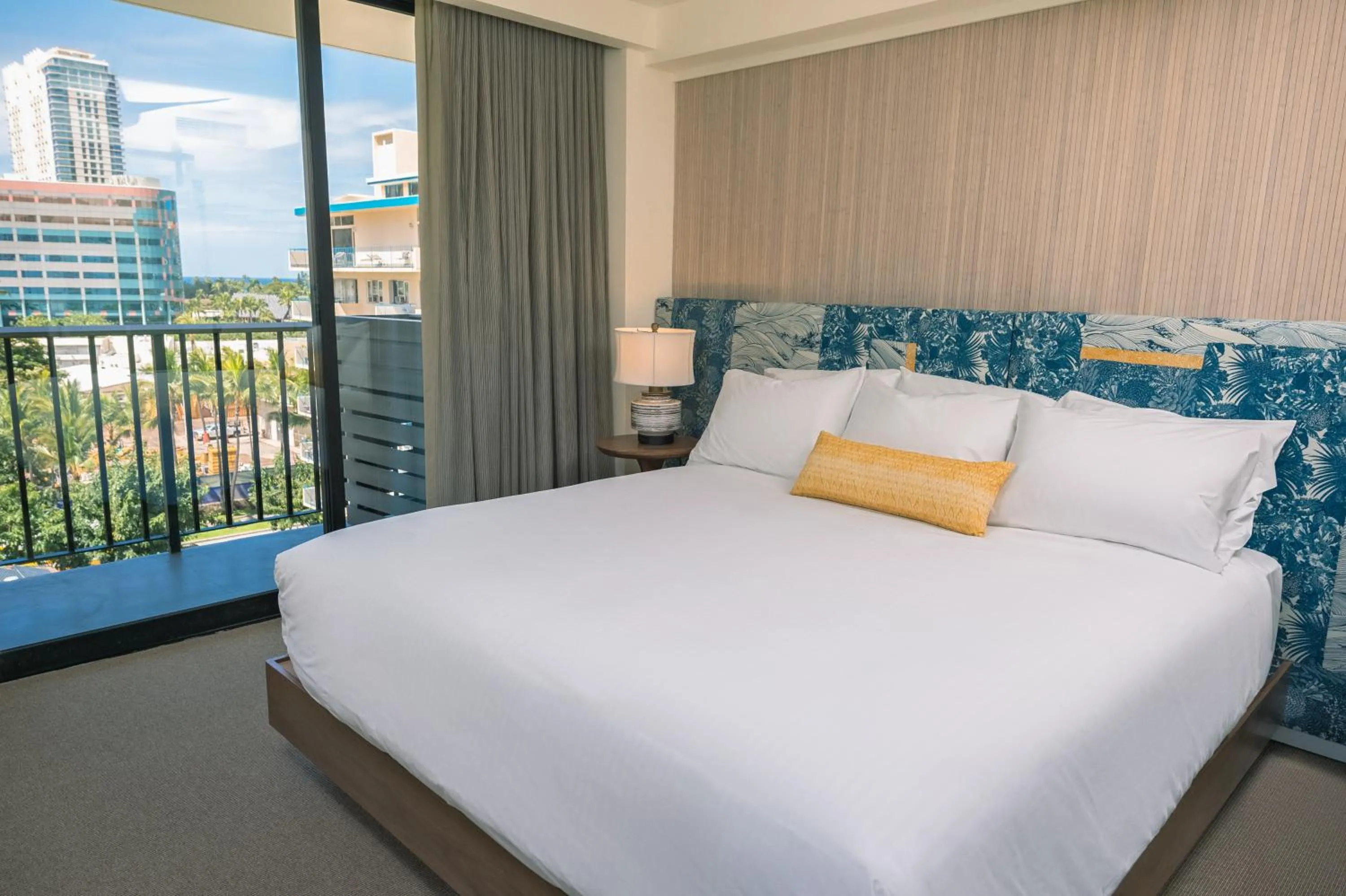 Bed in The Surfjack Hotel & Swim Club