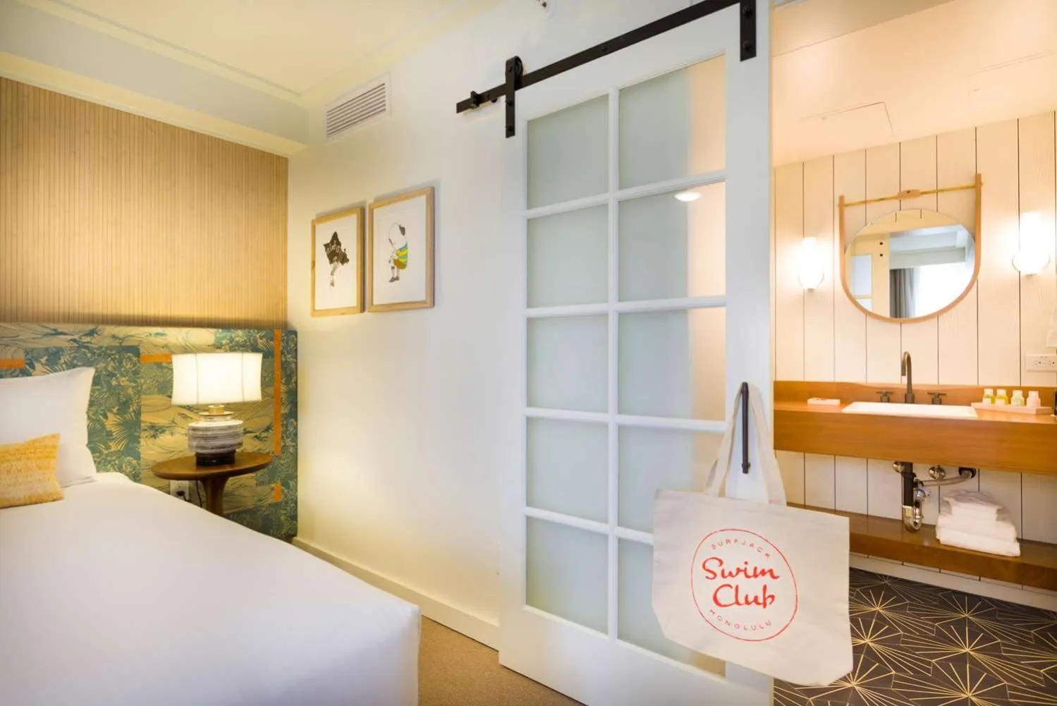 Bathroom, Bed in The Surfjack Hotel & Swim Club