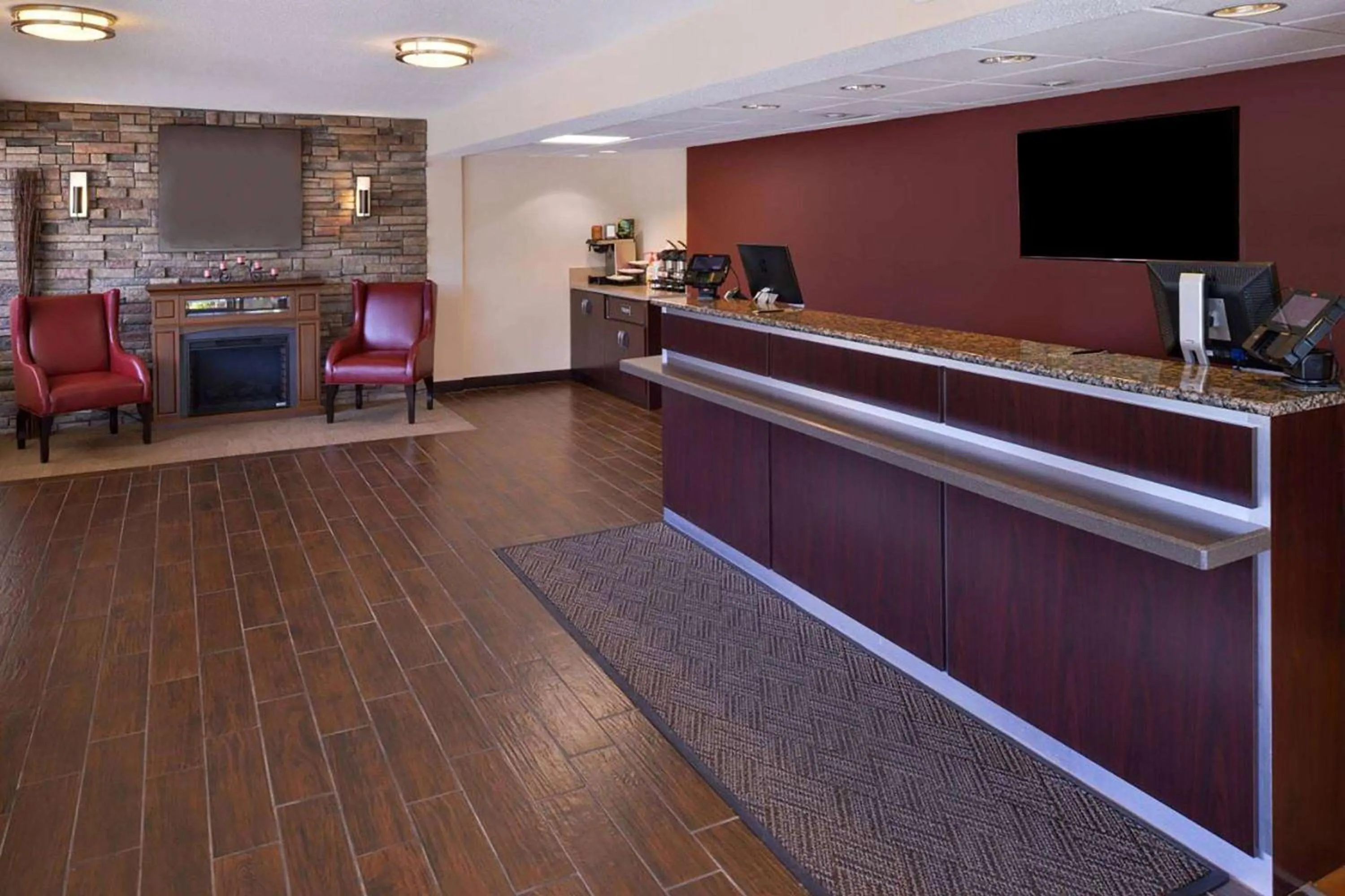 Lobby or reception in Red Roof Inn PLUS+ Chicago - Northbrook/Deerfield