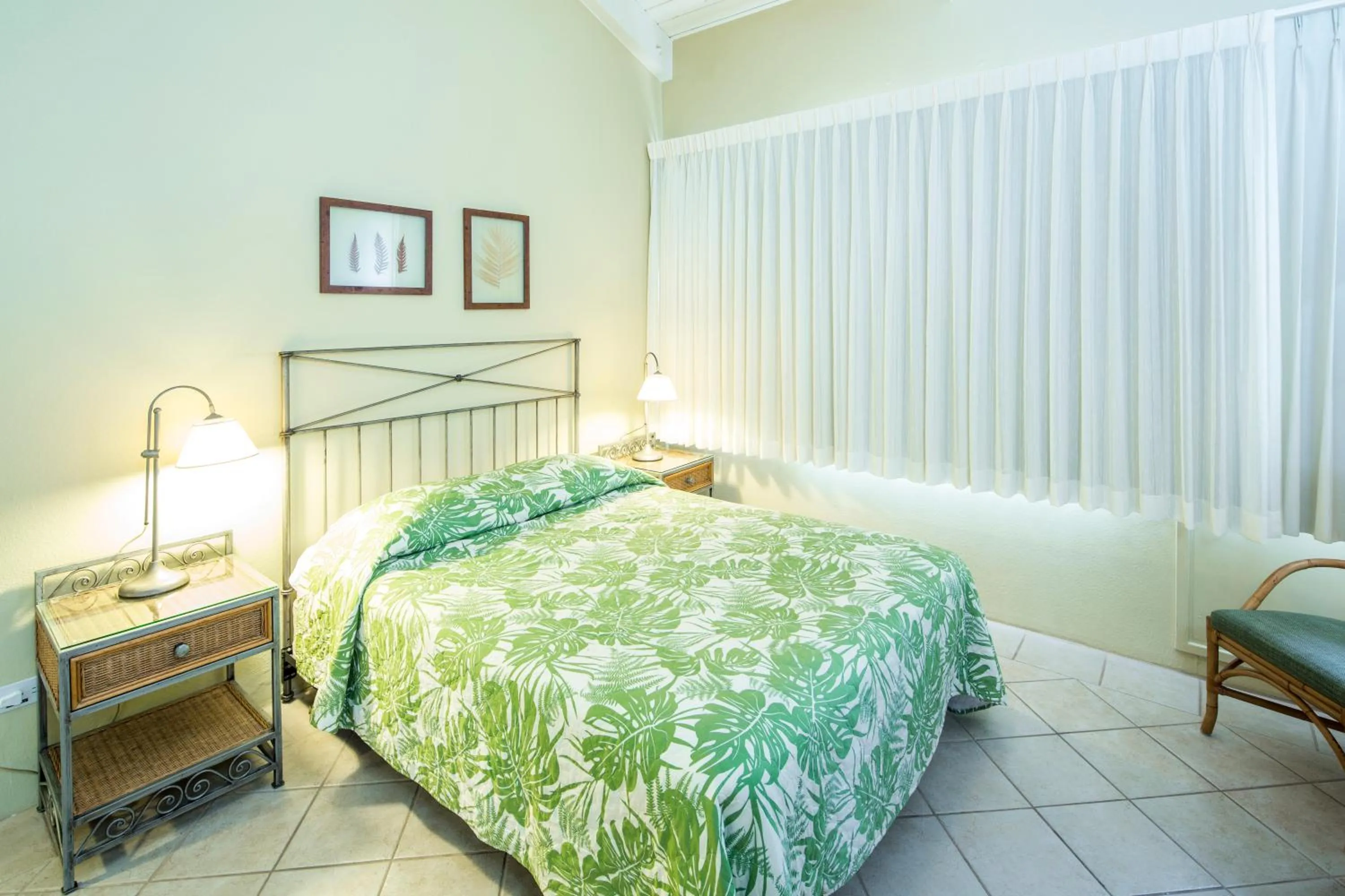 Bedroom, Bed in Castle Kama'ole Sands