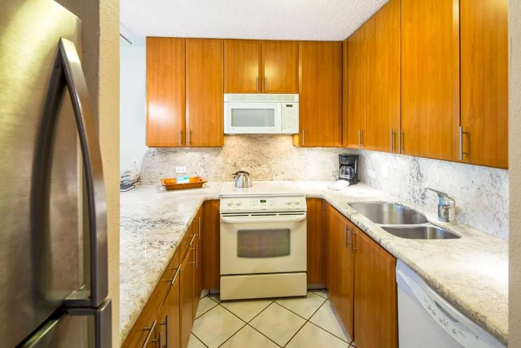 kitchen in Castle Kama'ole Sands