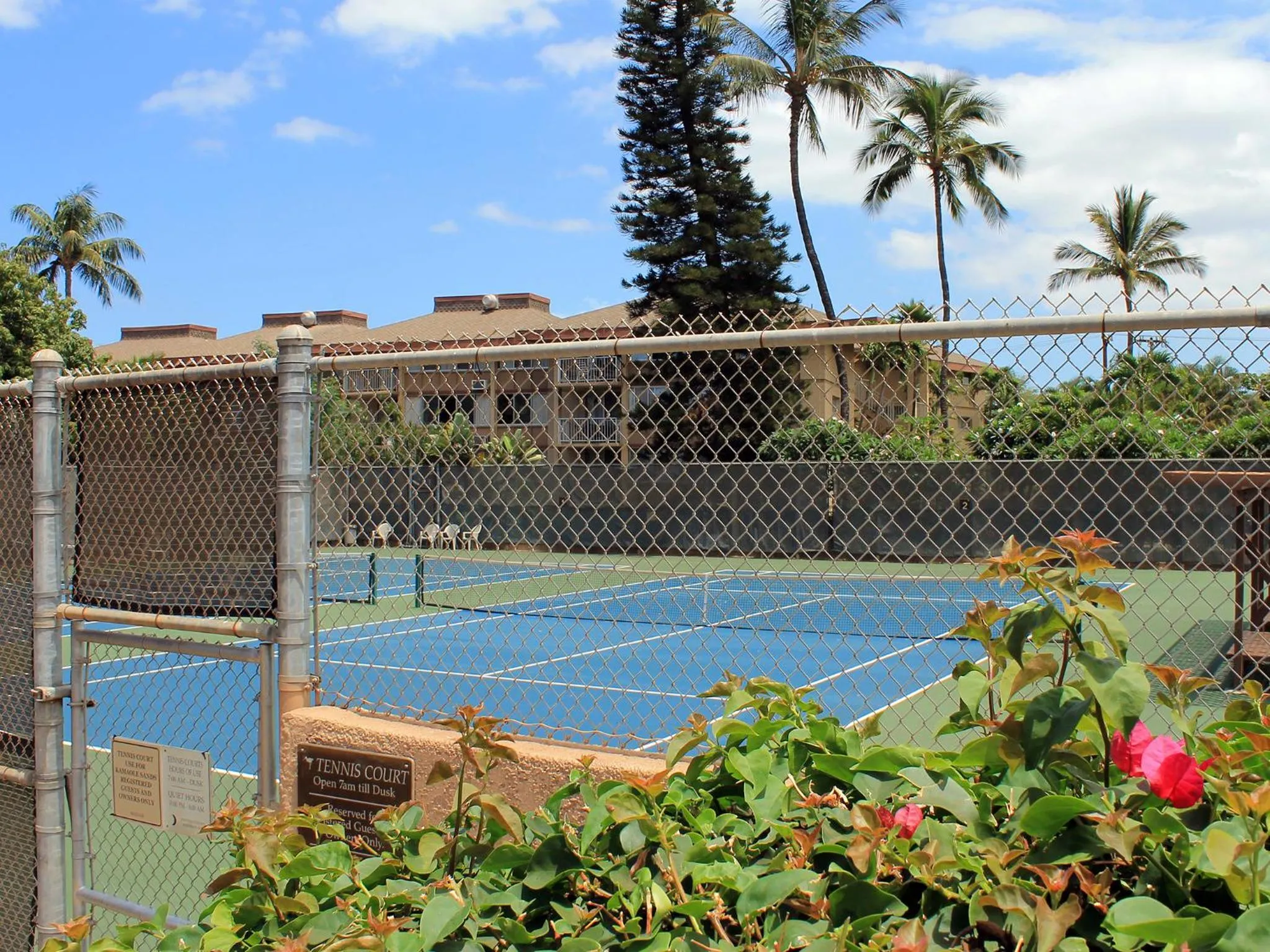Tennis court in Castle Kama'ole Sands