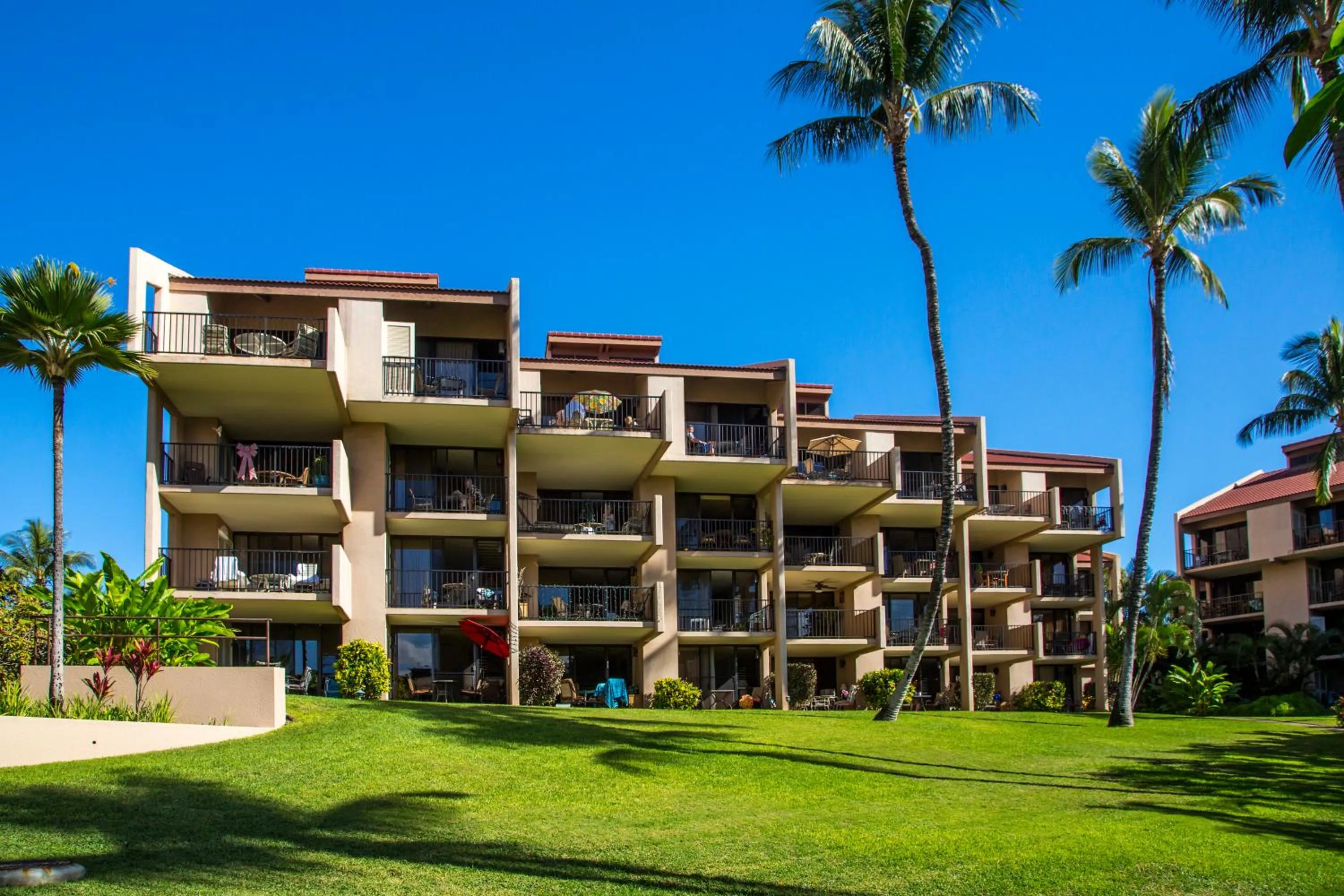 Property building in Castle Kama'ole Sands