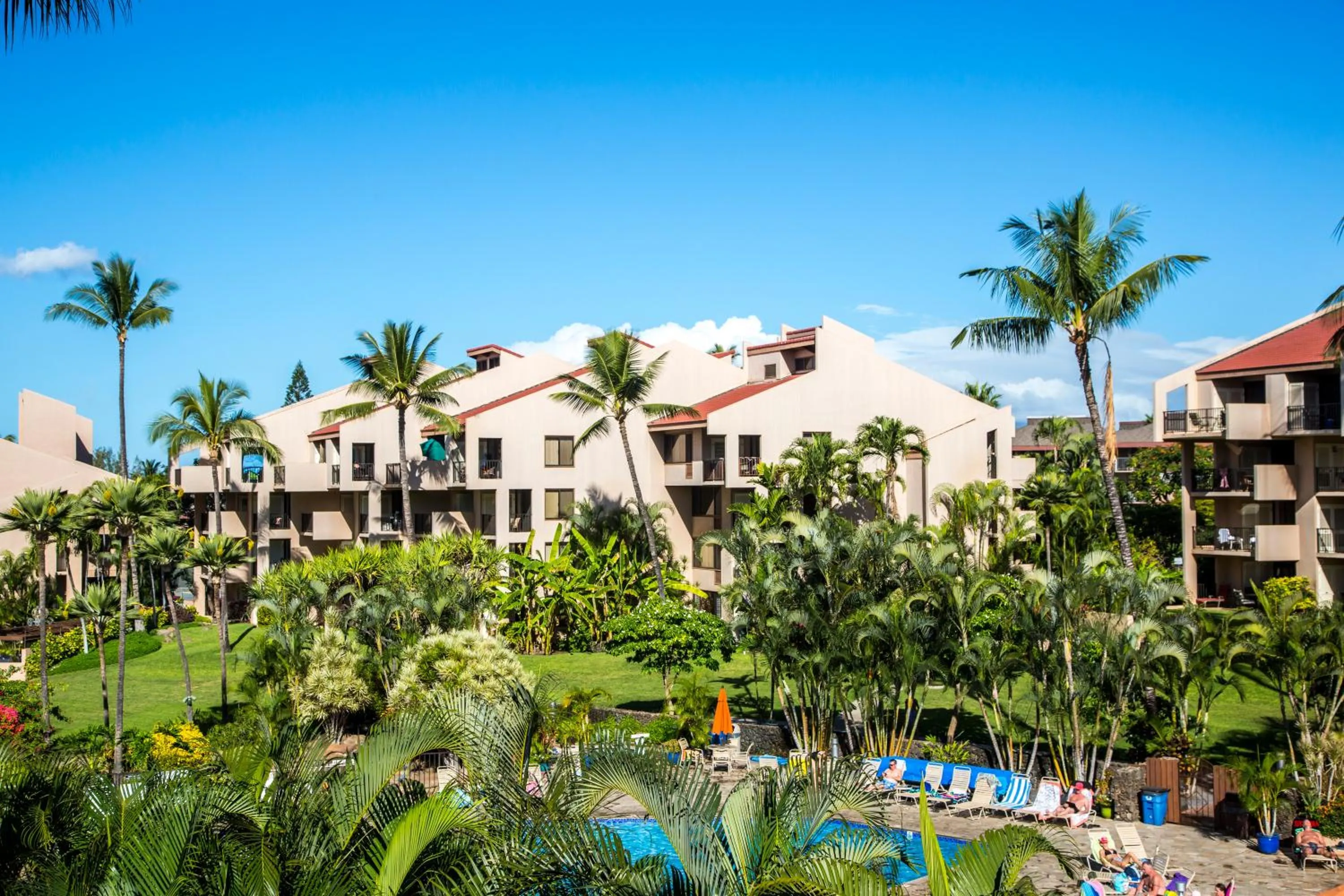 Property building in Castle Kama'ole Sands