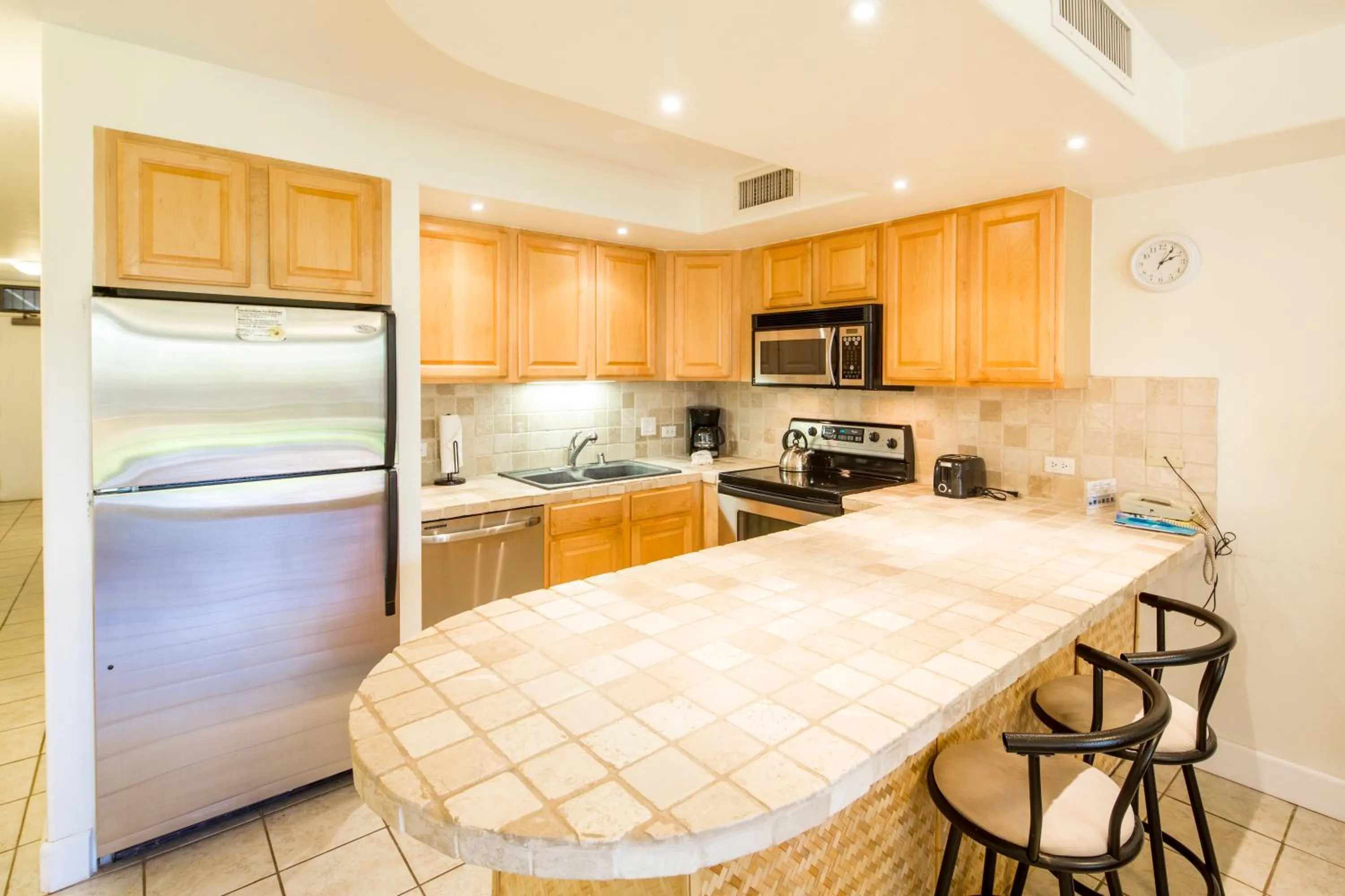 kitchen in Castle Kama'ole Sands