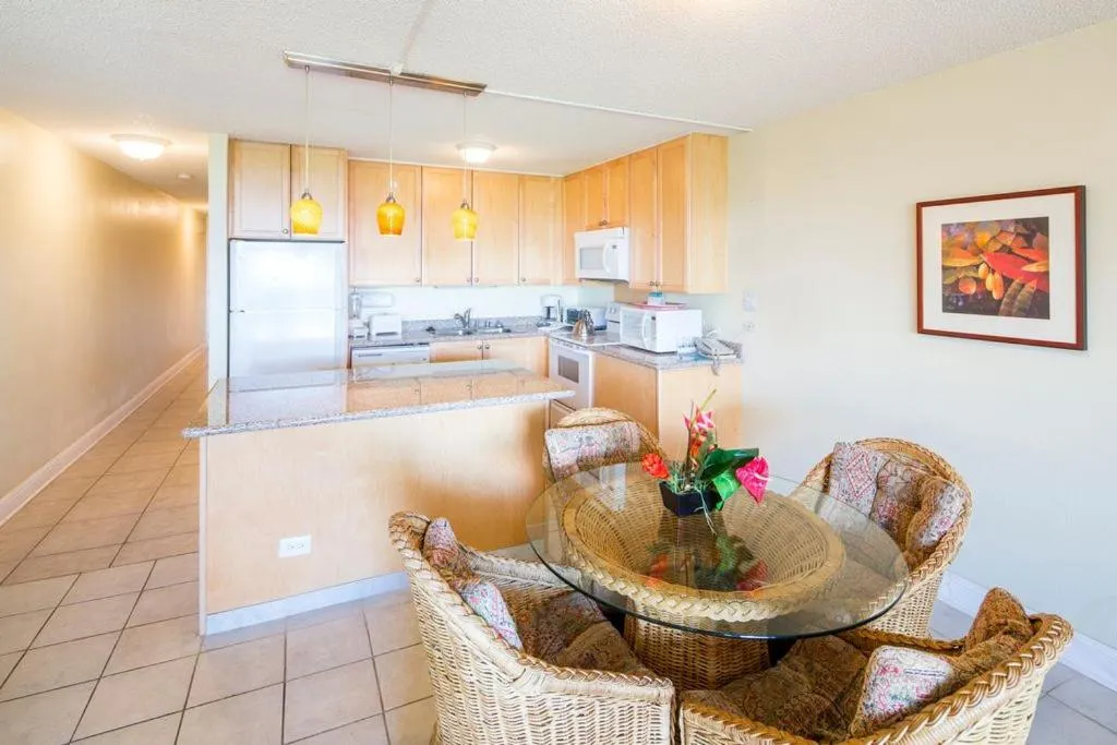 Dining area in Castle Kama'ole Sands