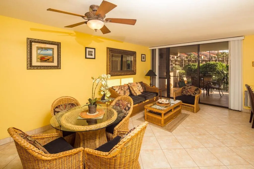 Living room in Castle Kama'ole Sands