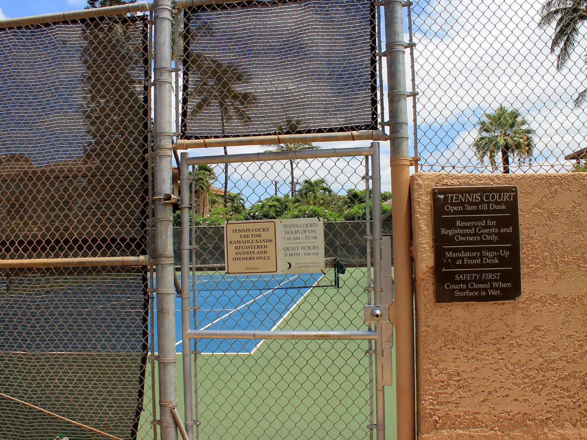 Tennis court in Castle Kama'ole Sands